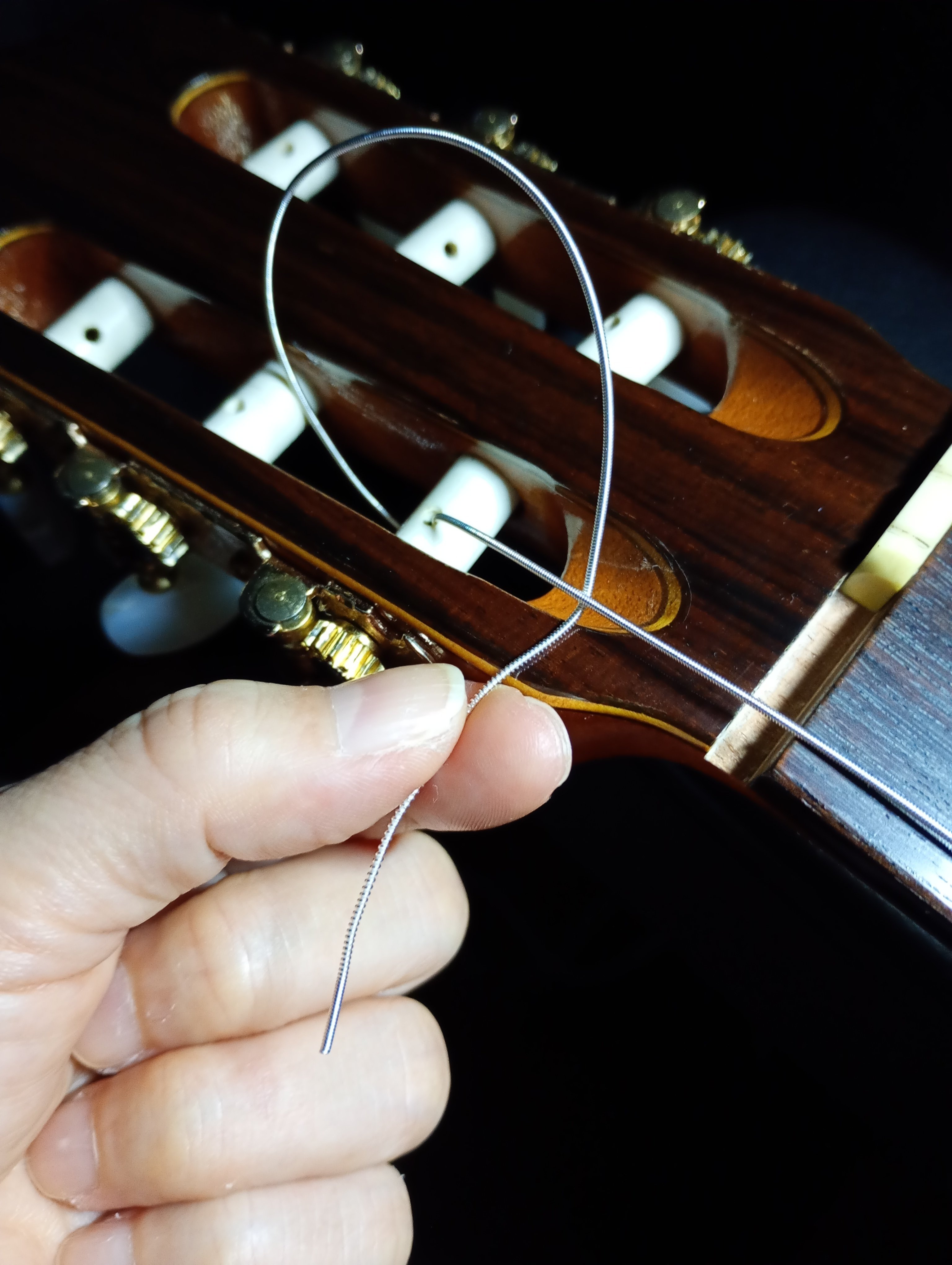 クラシックギターの弦の交換｜抹茶金魚