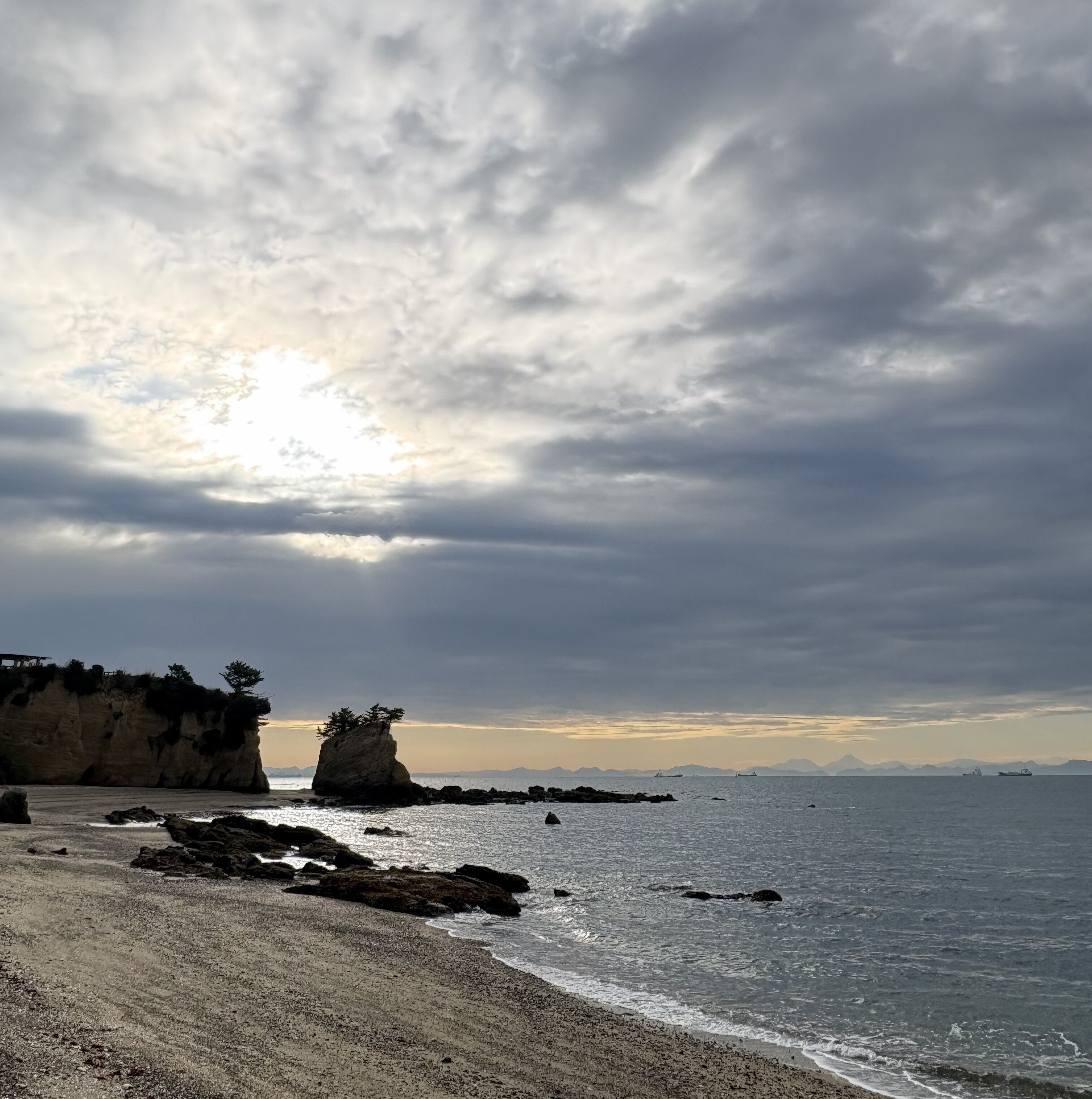奇岩「くぐり岩」を巡る ー 山口旅 山陽小野田 本山岬への行き方 ー