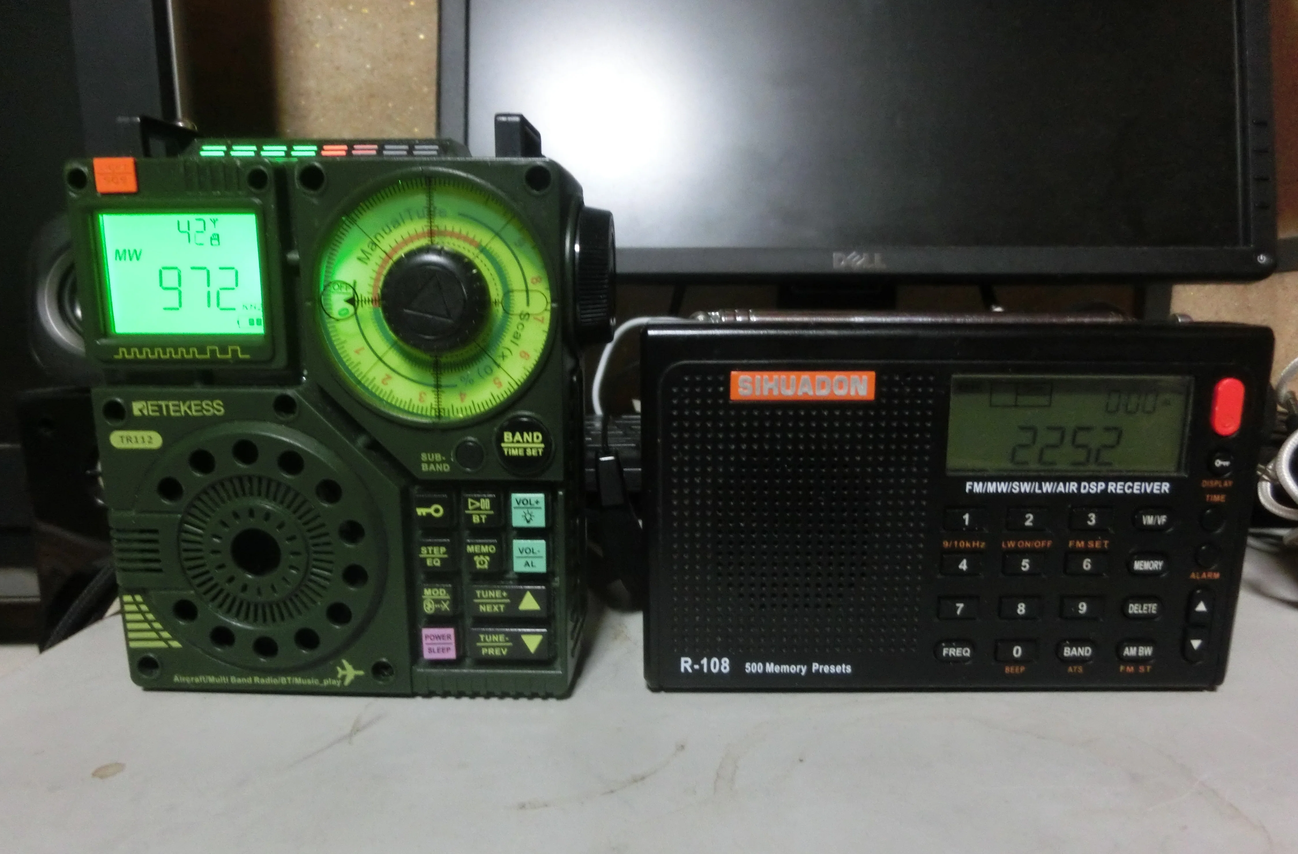 ラジオのR-108の充電にAC100V式のUSBハブが便利すぎる｜ごくらく