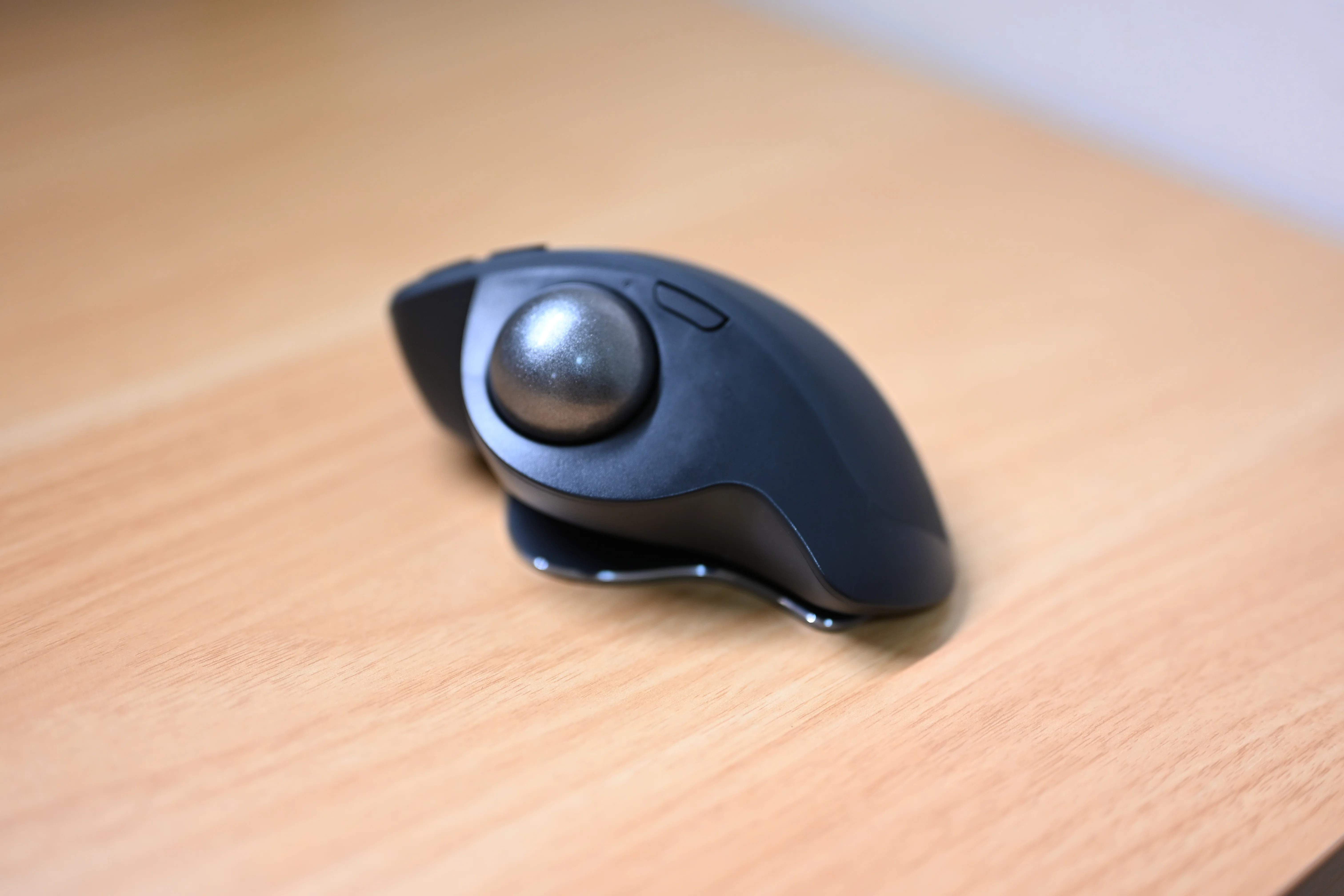 Logicool MX ERGO Sをレビュー｜手首を動かさない省スペースが快適な