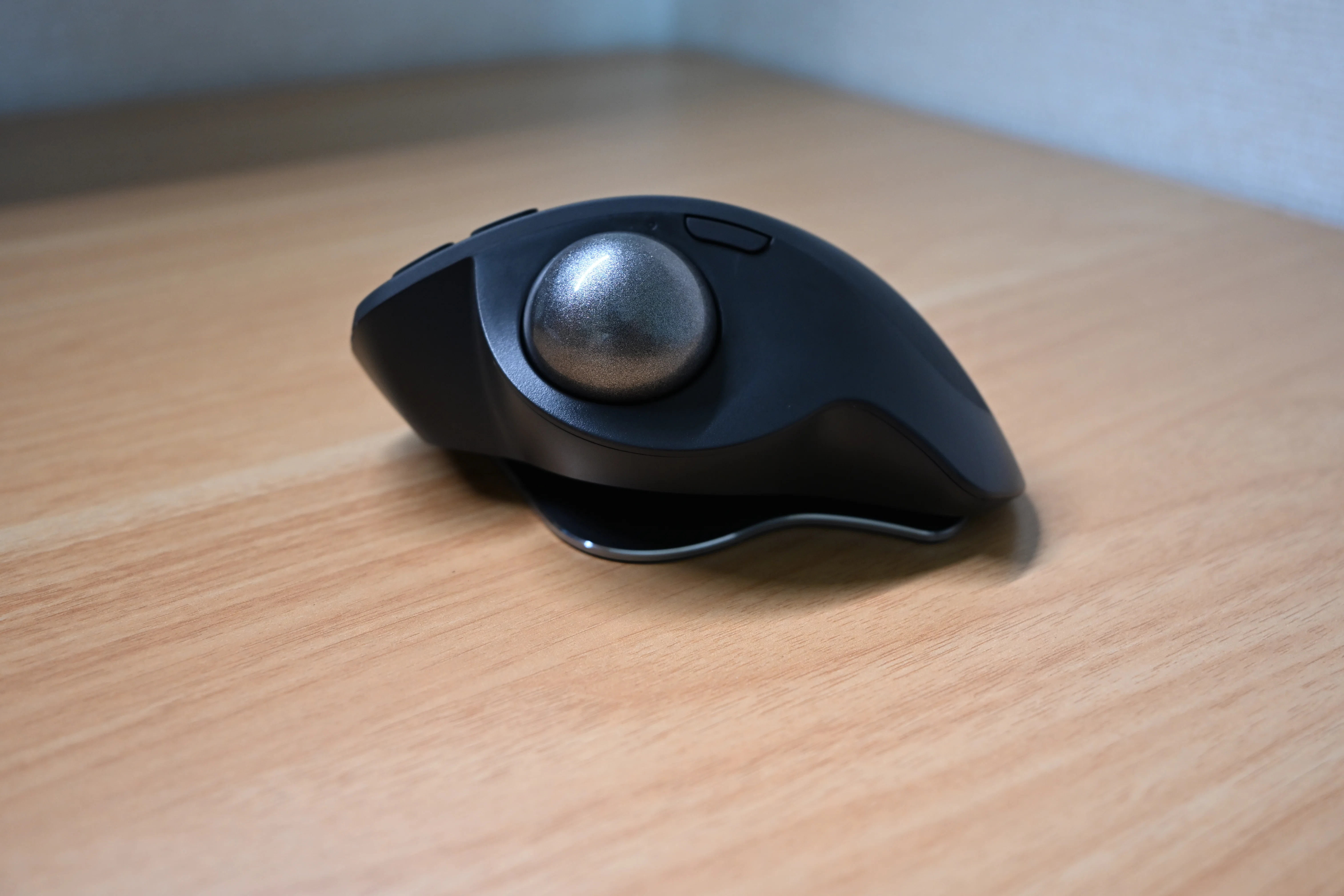 Logicool MX ERGO Sをレビュー｜手首を動かさない省スペースが快適な