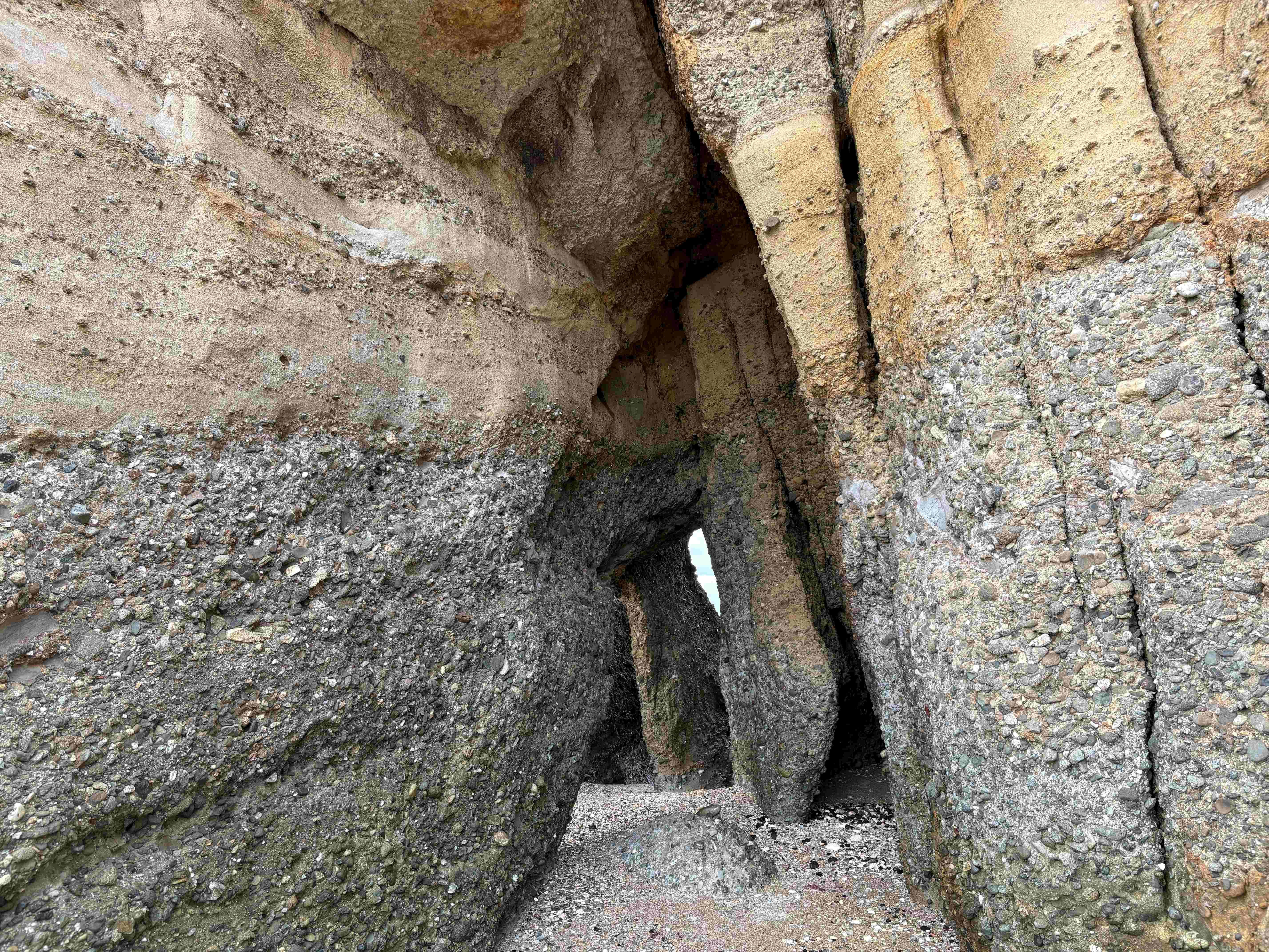 奇岩「くぐり岩」を巡る ー 山口旅 山陽小野田 本山岬への行き方 ー