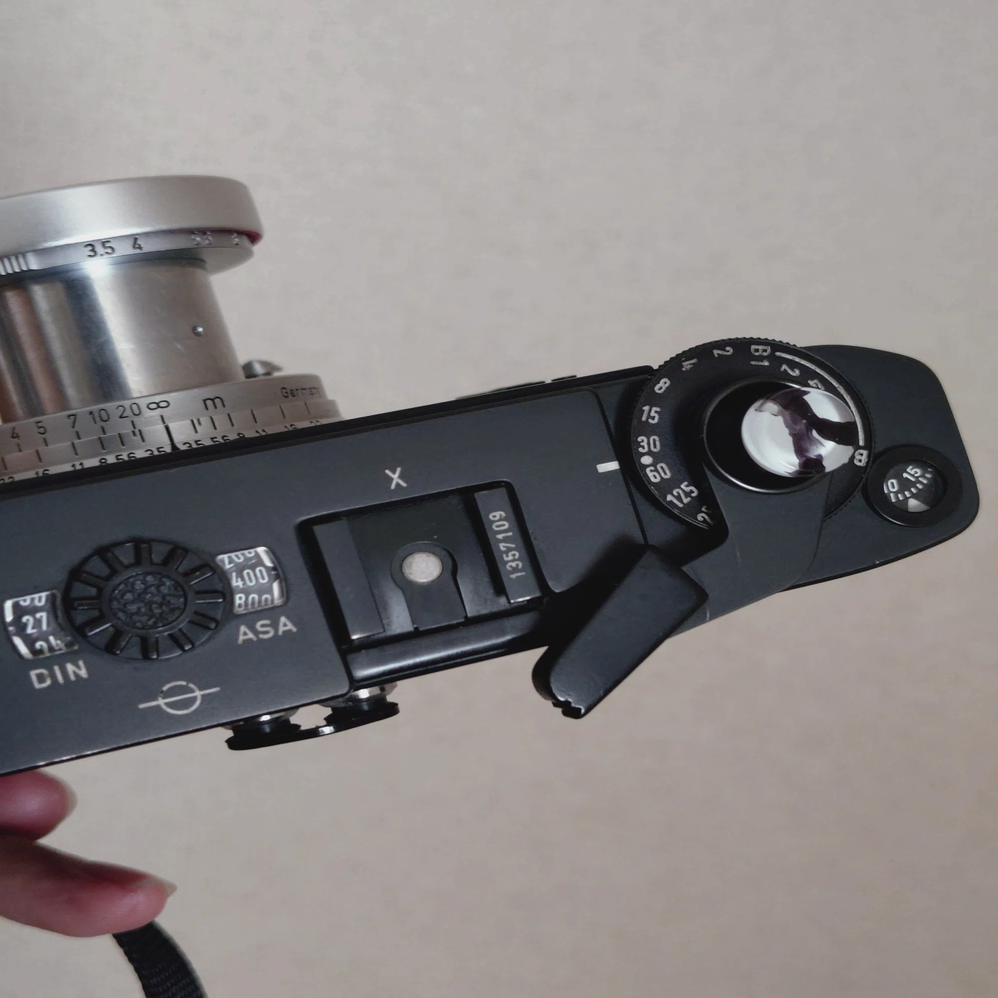 【ワンオフ品】Leica M5専用 ホットシューカバー Leica M5に装着できるホットシューカバー｜うにょーん