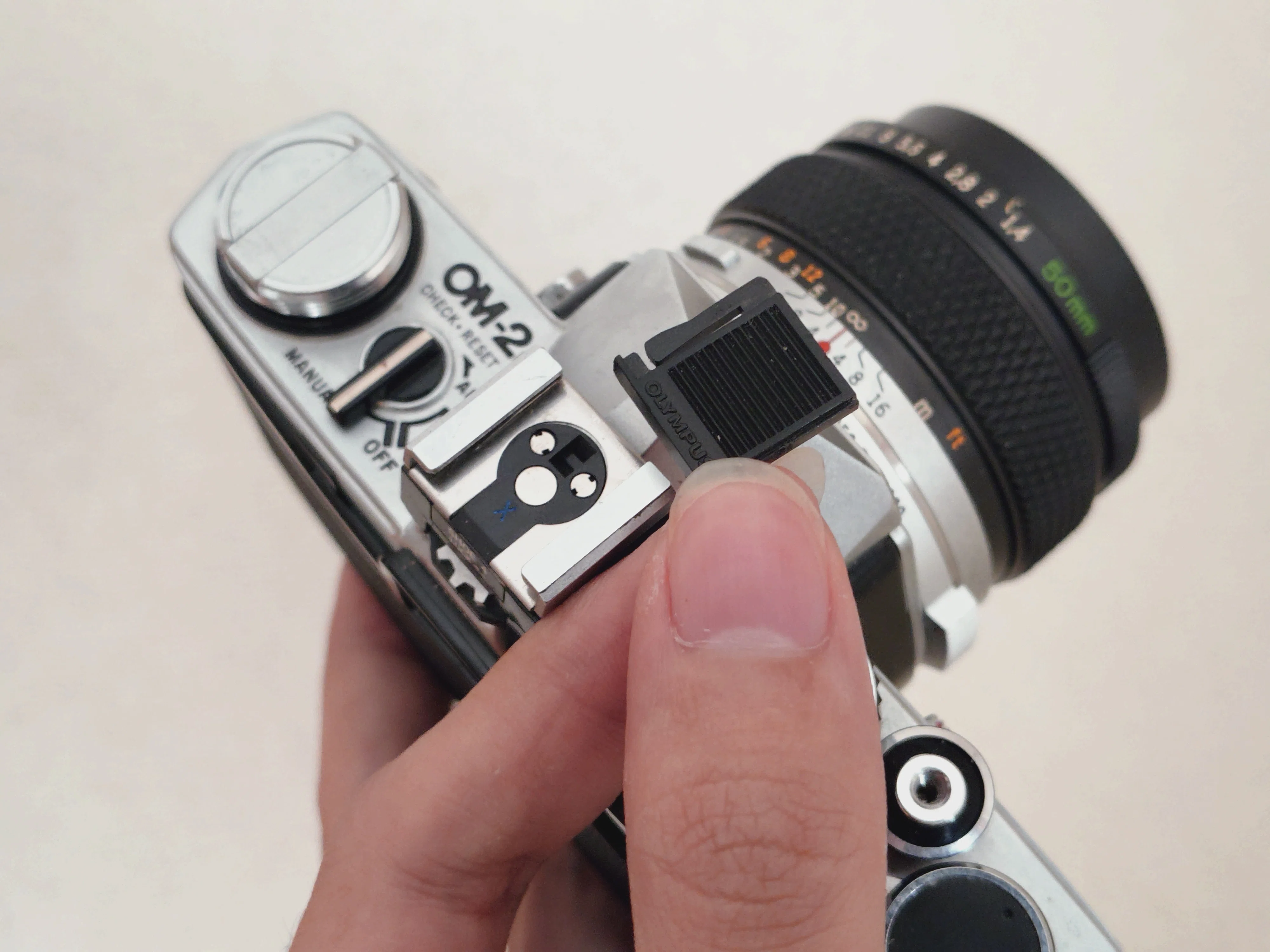 Leica M5に装着できるホットシューカバー｜うにょーん