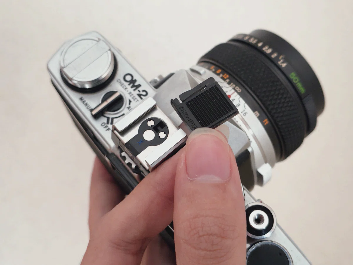 Leica M5に装着できるホットシューカバー｜うにょーん