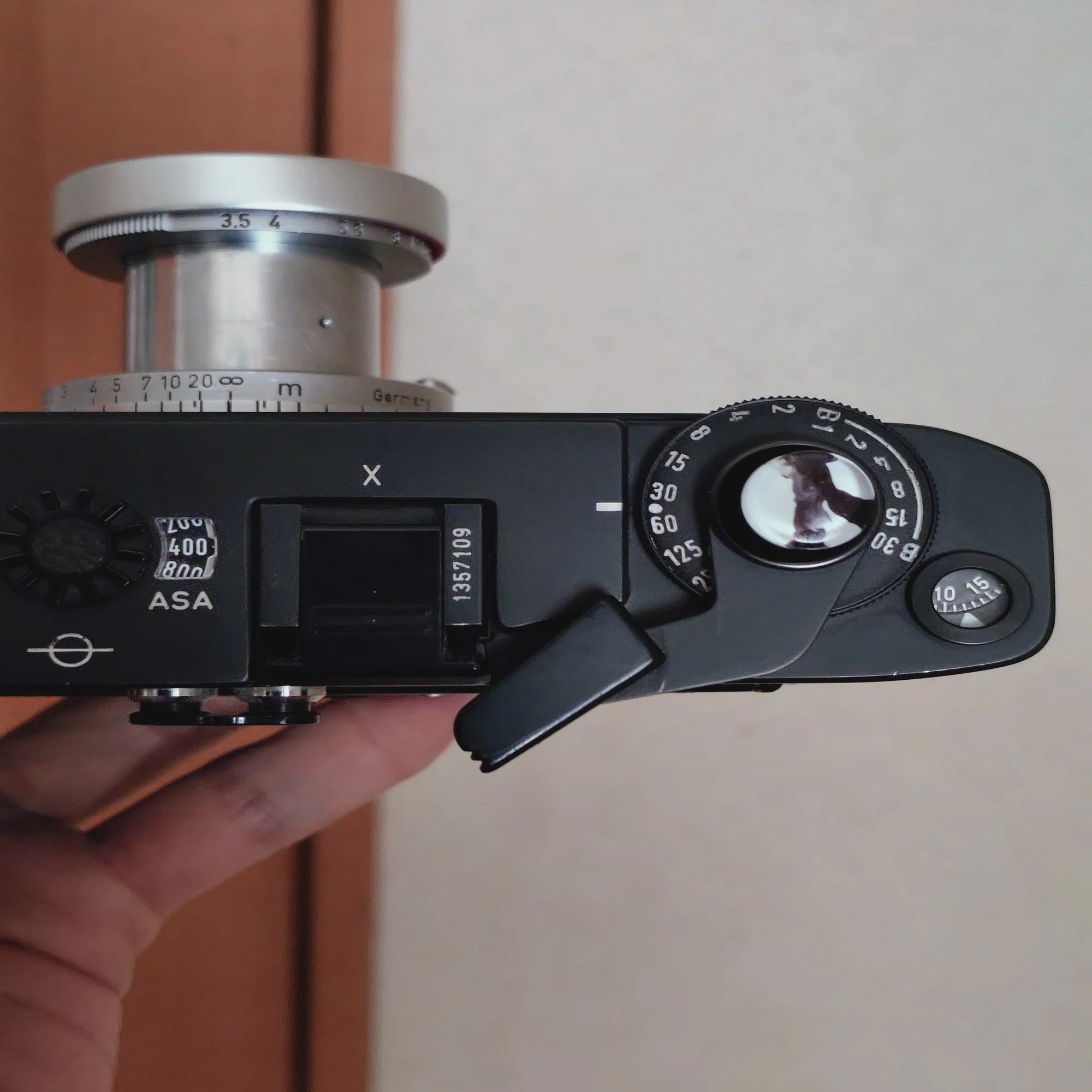 【ワンオフ品】Leica M5専用 ホットシューカバー Leica M5に装着できるホットシューカバー｜うにょーん