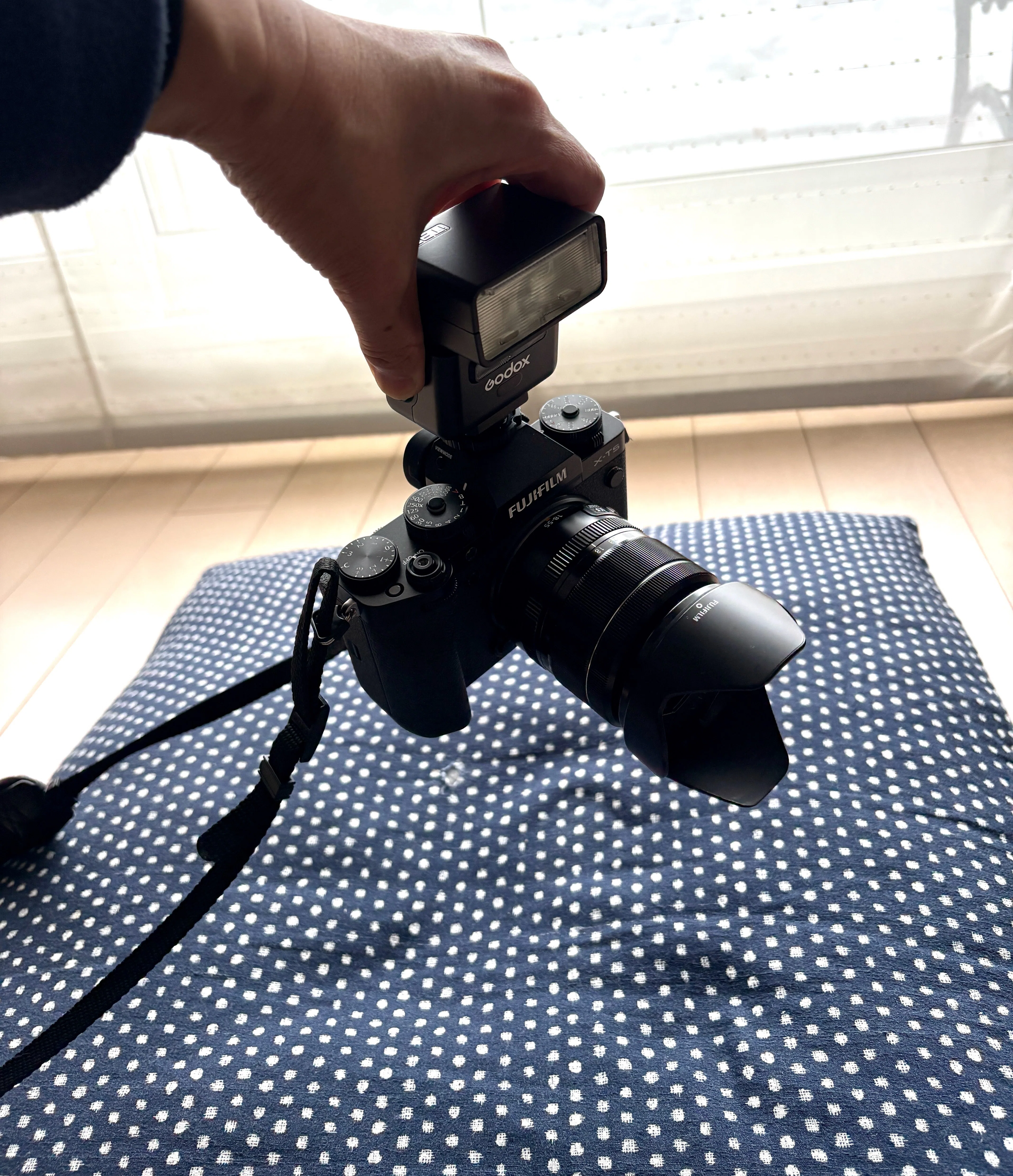 ストロボで冬の室内撮影が変わる｜X-T5＋Godox iT32で実感したメリット