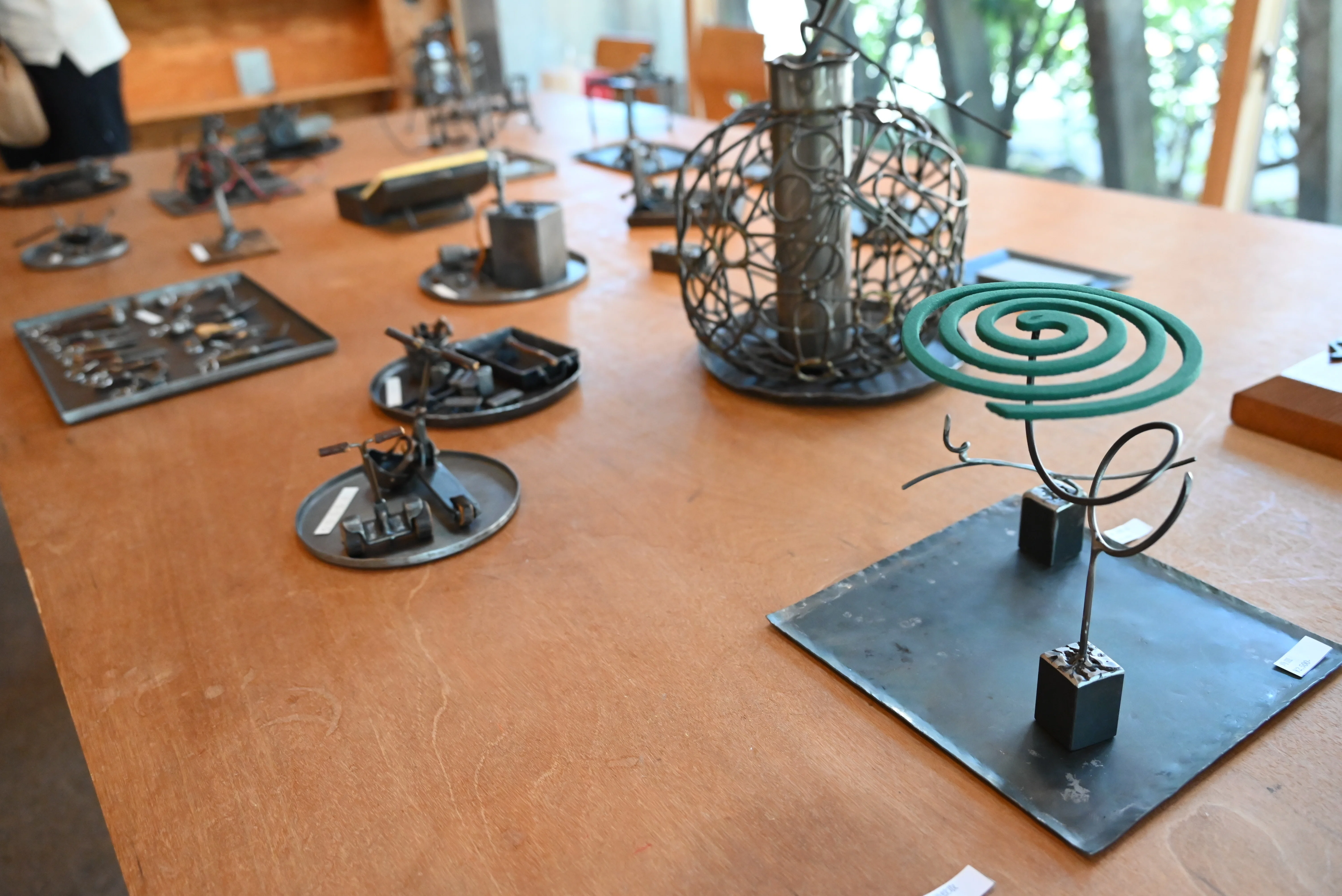 鉄のまち福山の鉄作家の作品がズラリ！「鉄と備前焼」展｜山口ちゆき