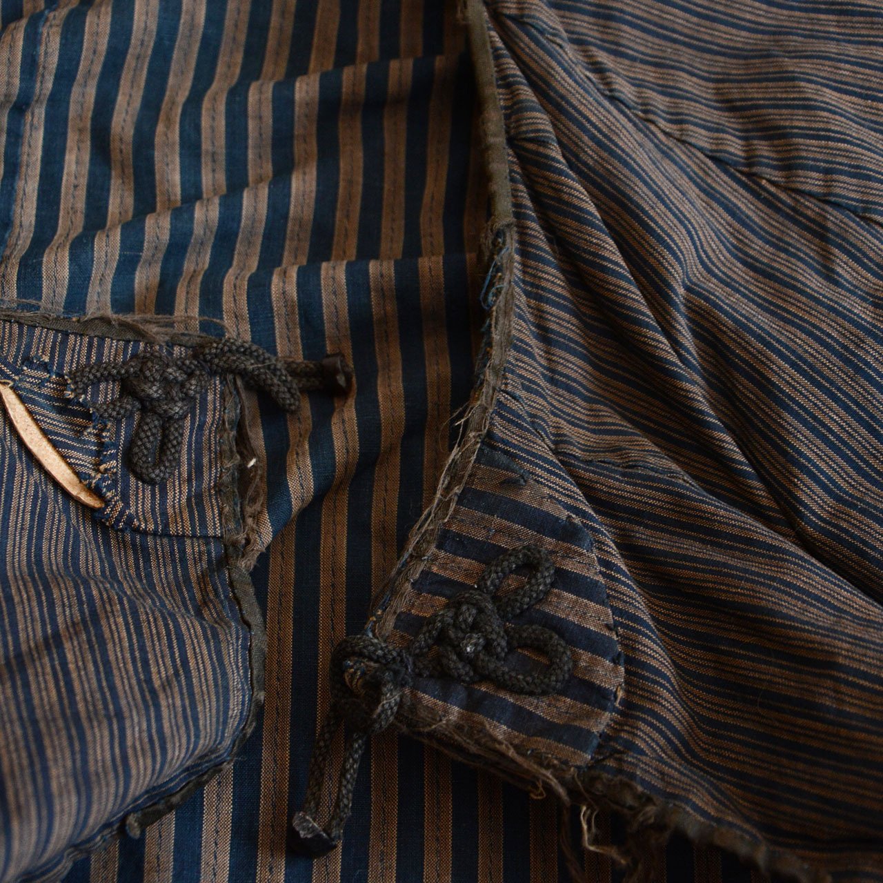 雨の記憶を纏う──明治〜昭和初期「道中合羽」という日本の日常服