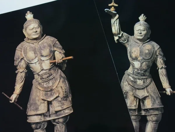 奈良-東大寺戒壇堂に広目天像を拝む…像の視線の先には！！｜世之介 note