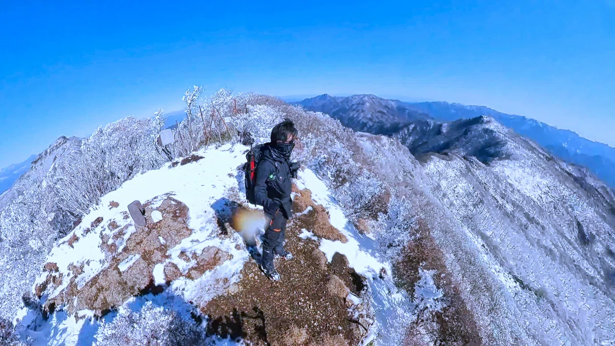 雪の障子岳山頂