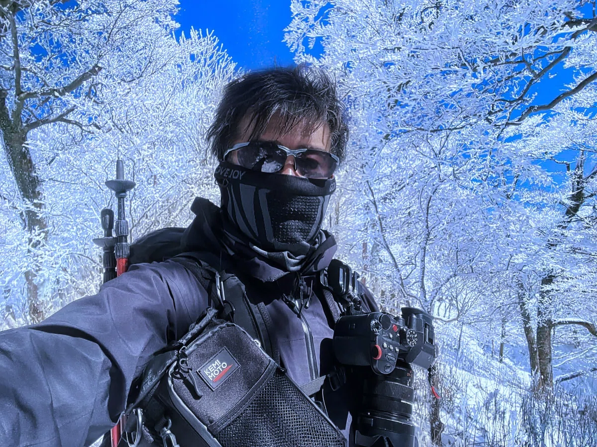 雪の祖母山系・親父山を登る・美しい霧氷をバッグに