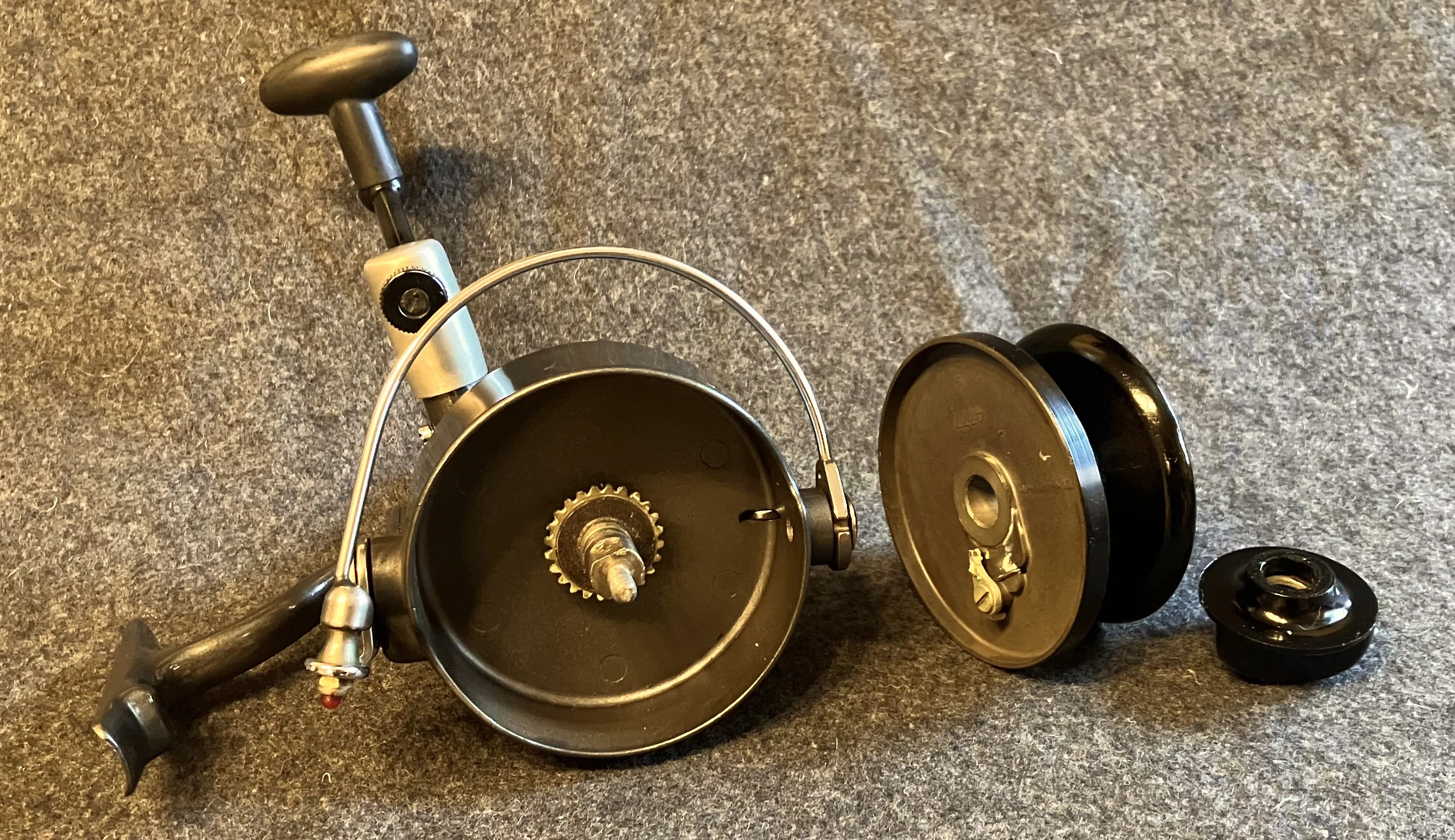 🎣オールドフィッシングタックル058 純米国製スピニングリール