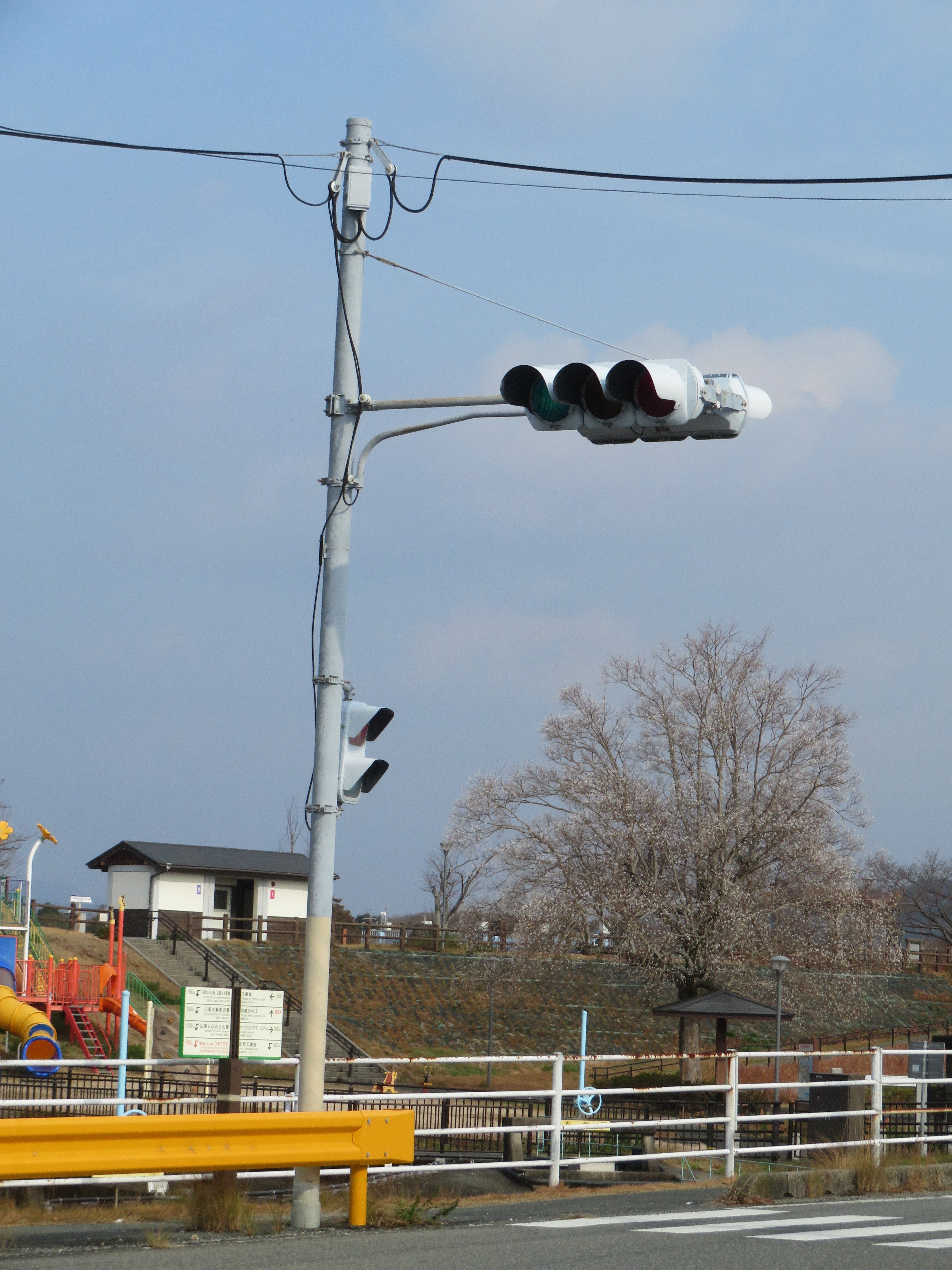 11176】桜本児童遊園前【山口県の信号機】｜るーと