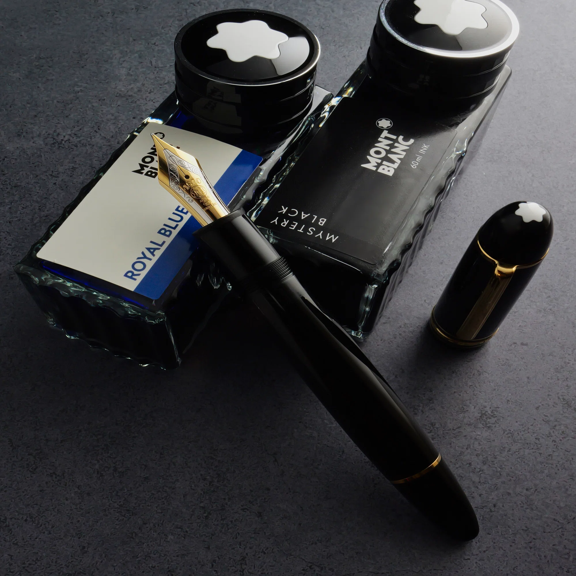 夜の静寂に自己陶酔へと誘う白帯：Montblanc Meisterstück 149｜Hideo 