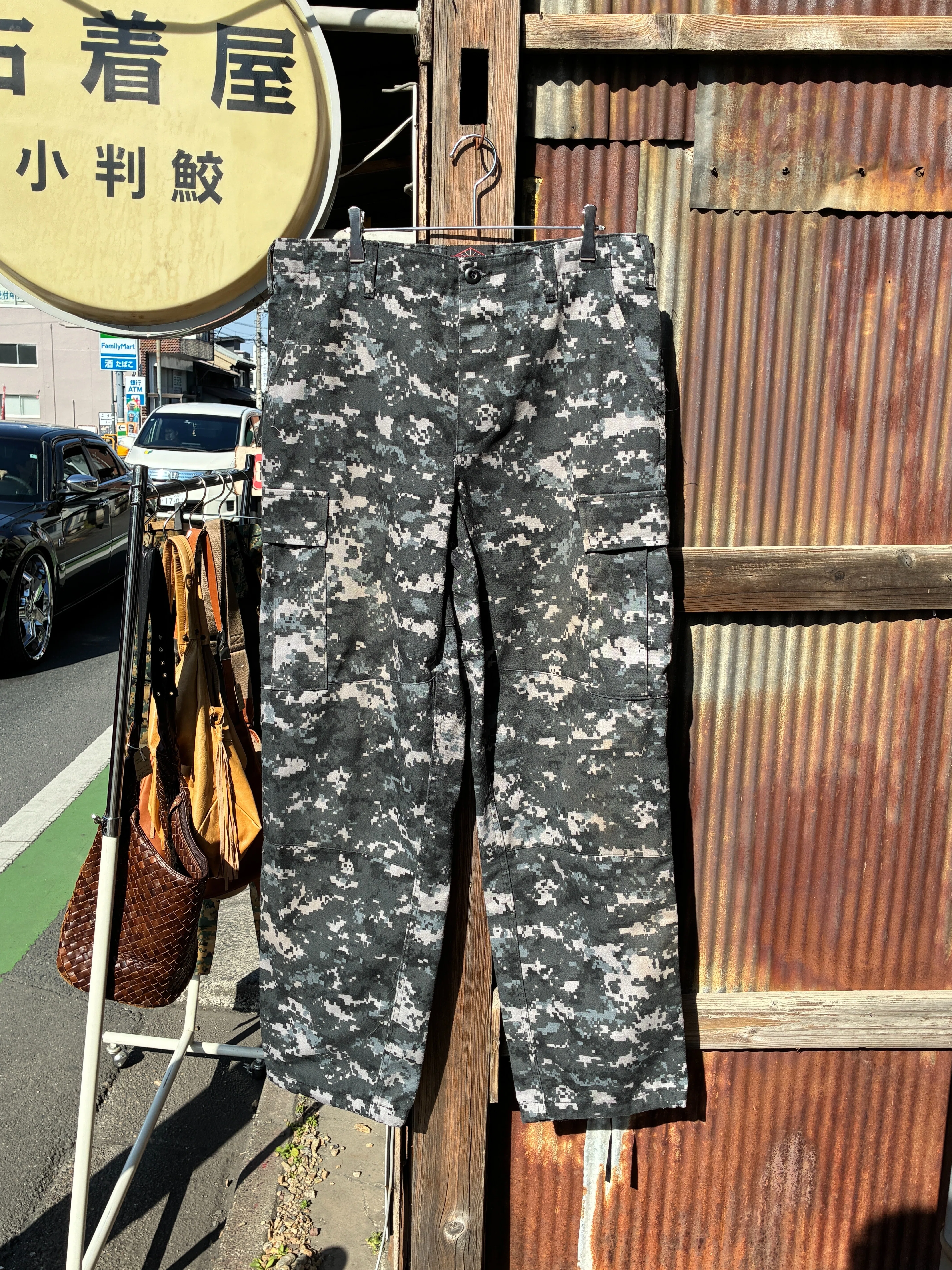 ピクセルに宿る戦場の記憶。デジタルカモフラージュの系譜と、現代の