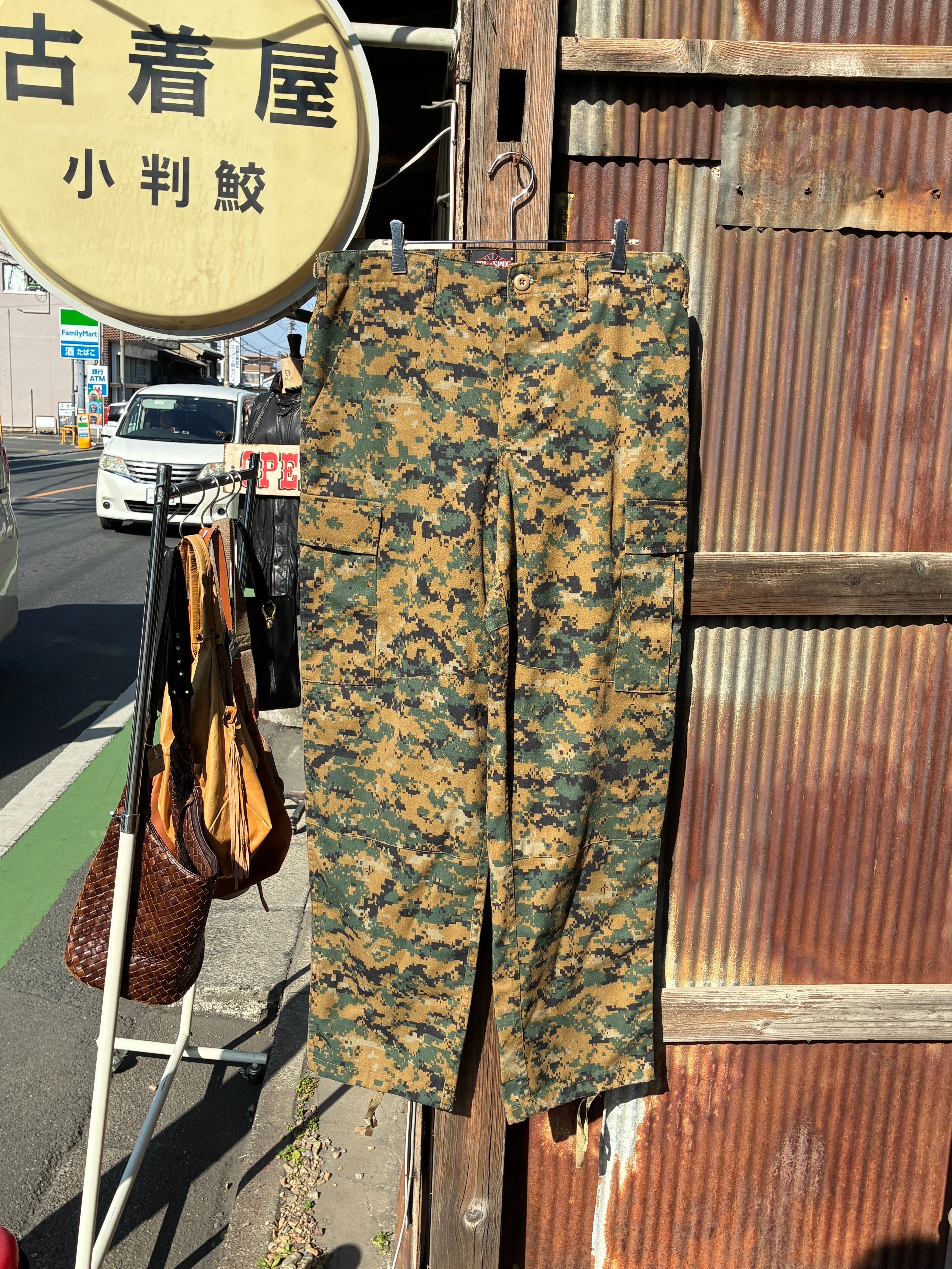 ピクセルに宿る戦場の記憶。デジタルカモフラージュの系譜と、現代の