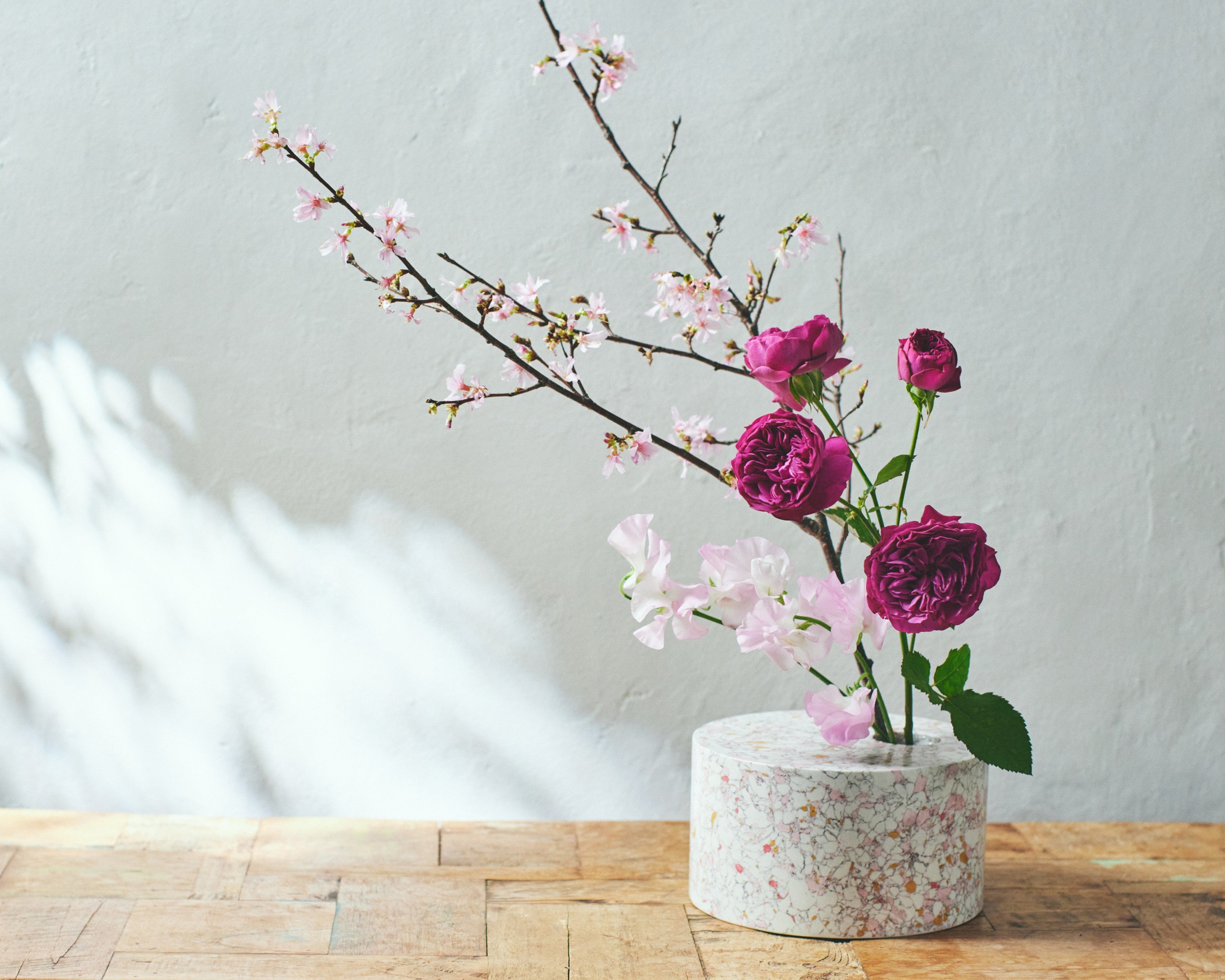 左官の技法を、アートとして飾る。soil × FLOWER VASE GALLERYが提案