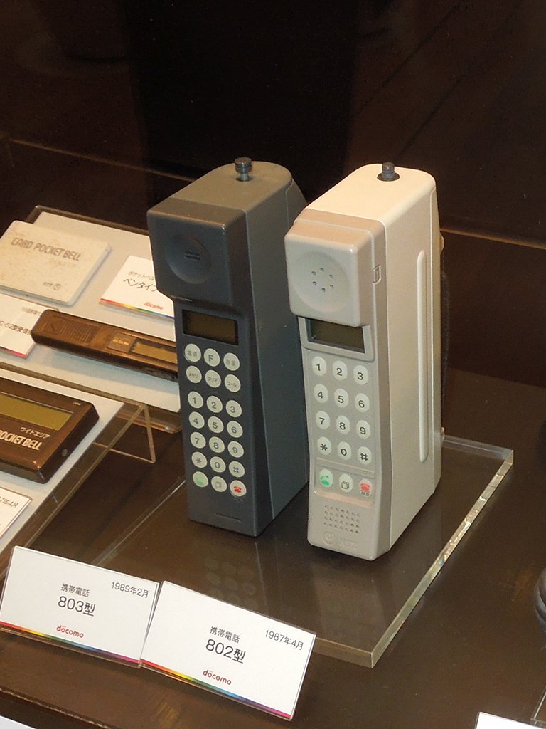 自動車電話・ショルダーホン・衛星電話のハンドセットを現代でも使用