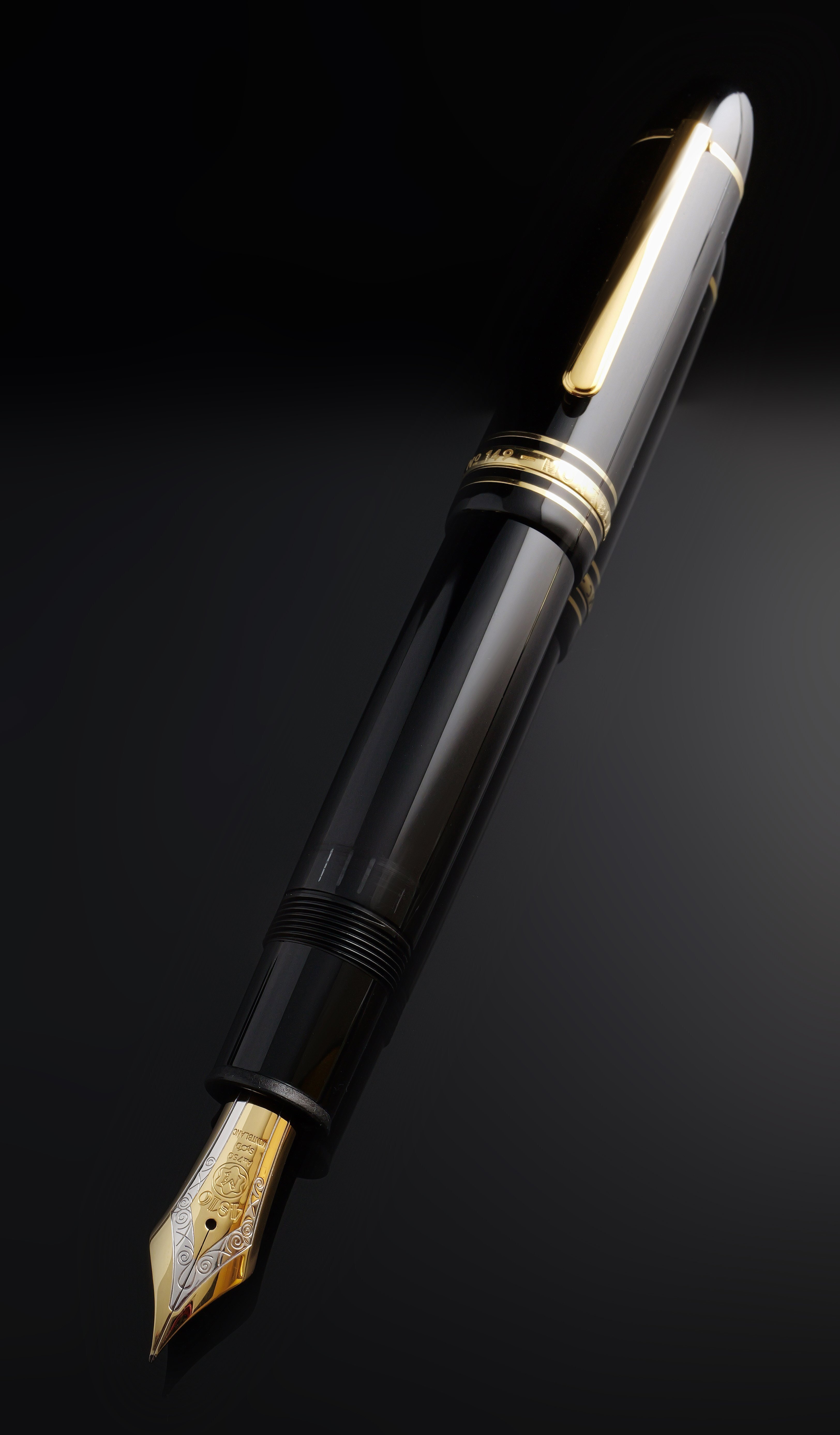 夜の静寂に自己陶酔へと誘う白帯：Montblanc Meisterstück 149｜Hideo