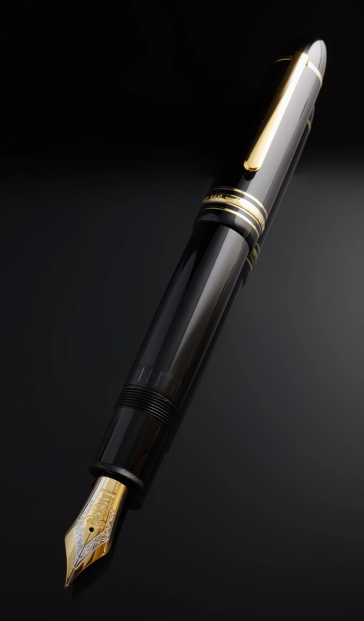 夜の静寂に自己陶酔へと誘う白帯：Montblanc Meisterstück 149｜Hideo 