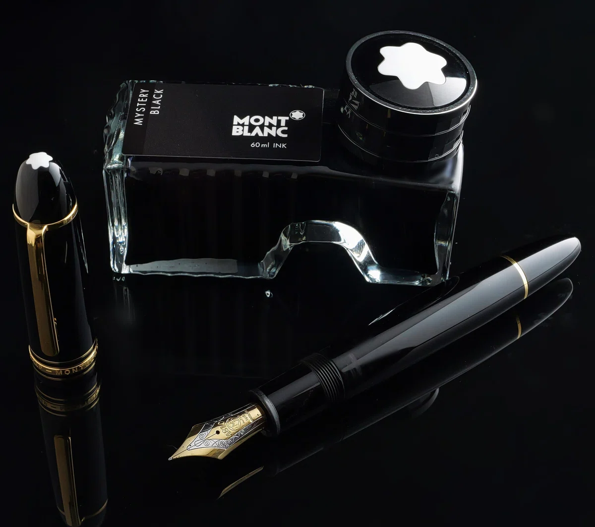 夜の静寂に自己陶酔へと誘う白帯：Montblanc Meisterstück 149｜Hideo 