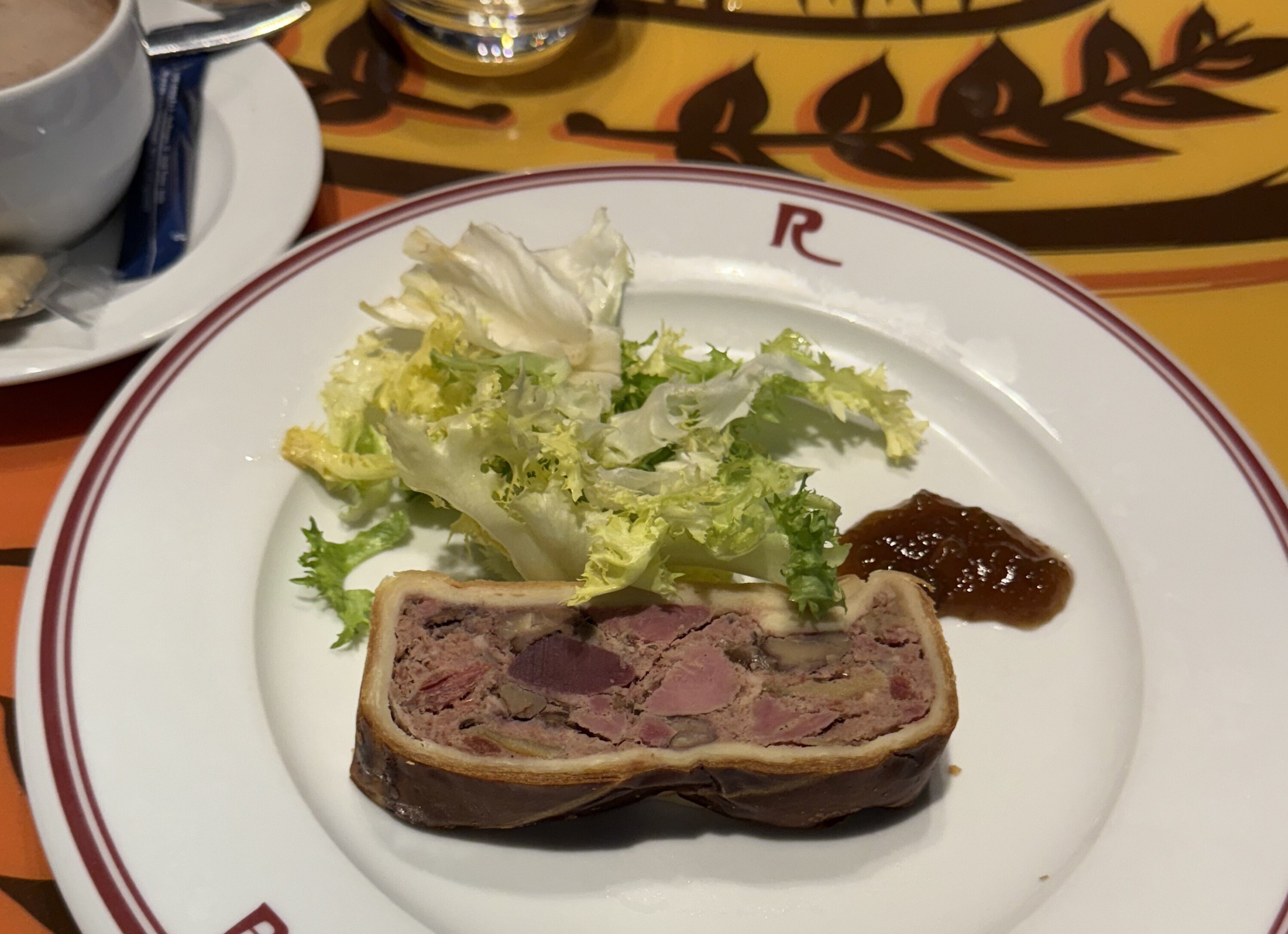 フランス】空港→ディズニー移動、レミーのおいしいレストラン｜ばに