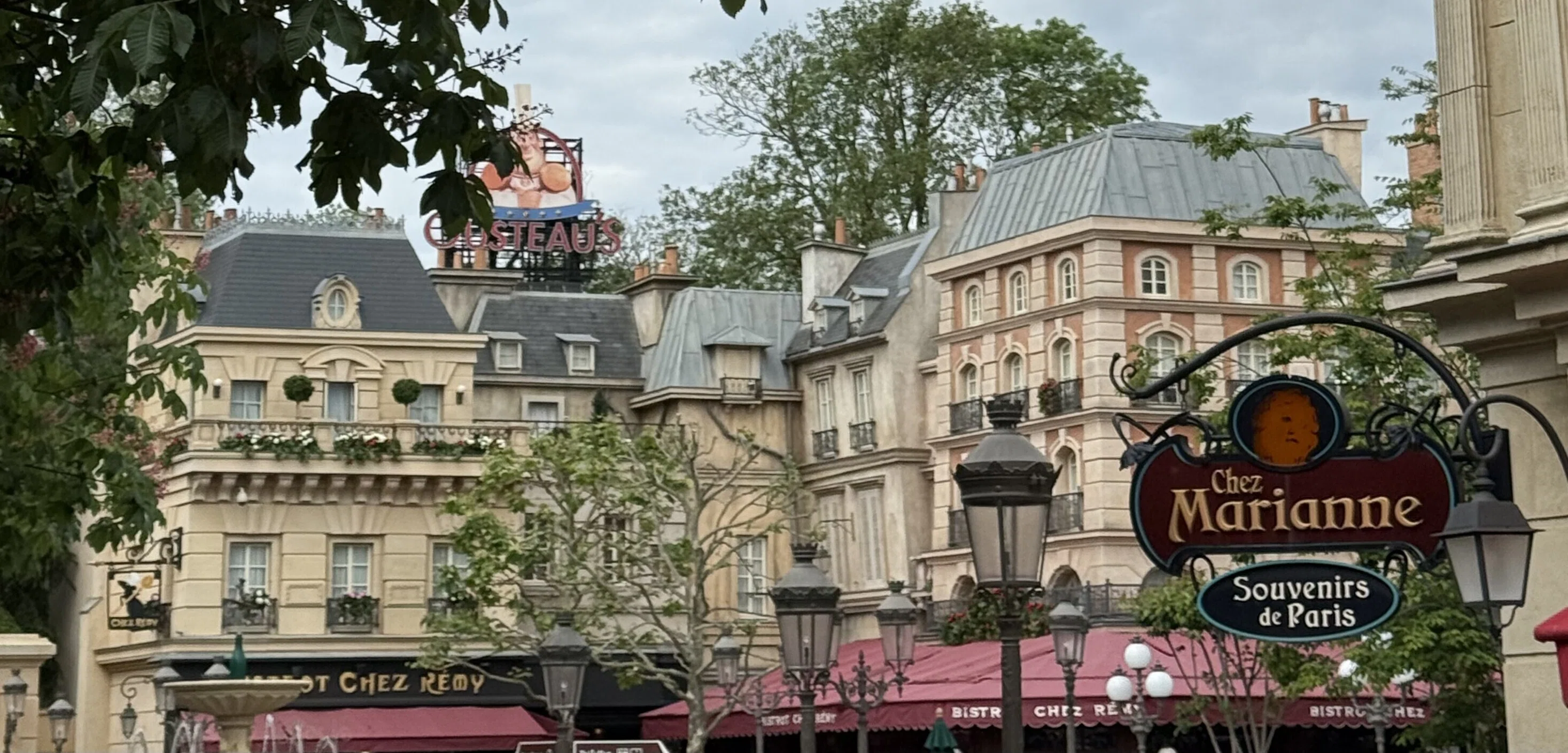 フランス】空港→ディズニー移動、レミーのおいしいレストラン｜ばに