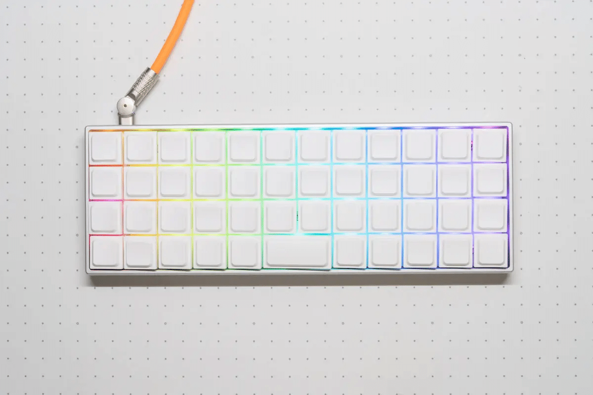 40%オーソリニア配列のコンパクトキーボードGeonix Rev.2が最高すぎた