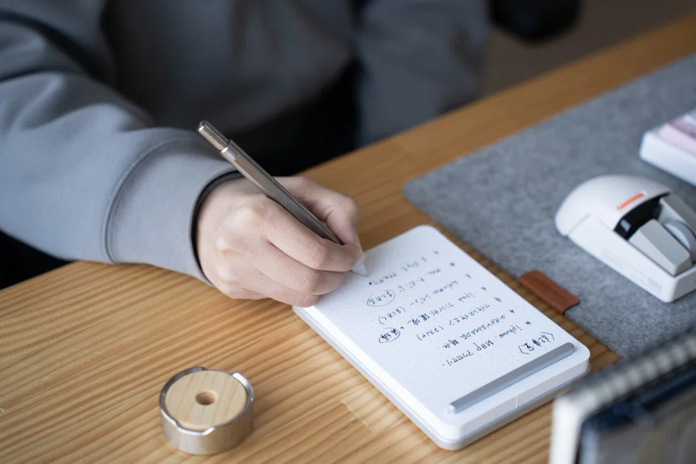 書くことが、もっと特別になる。「GROVEMADE Desk Pen」レビュー｜ロピログ