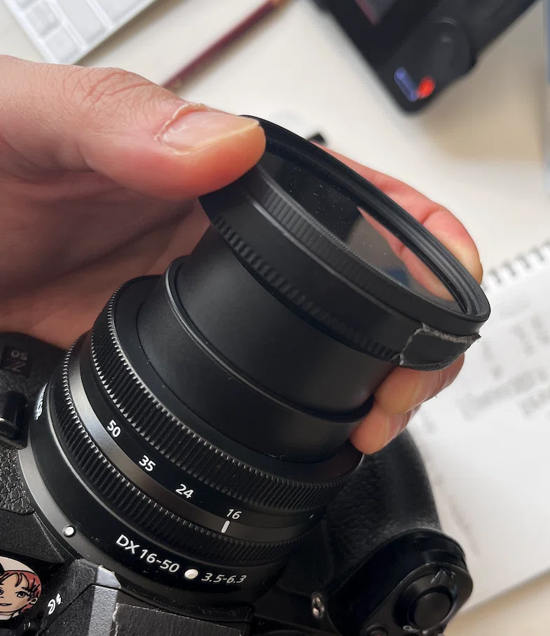 Z DX16-50/3.5-6.3のフードに62mmフィルターがはまる｜飯田ともき