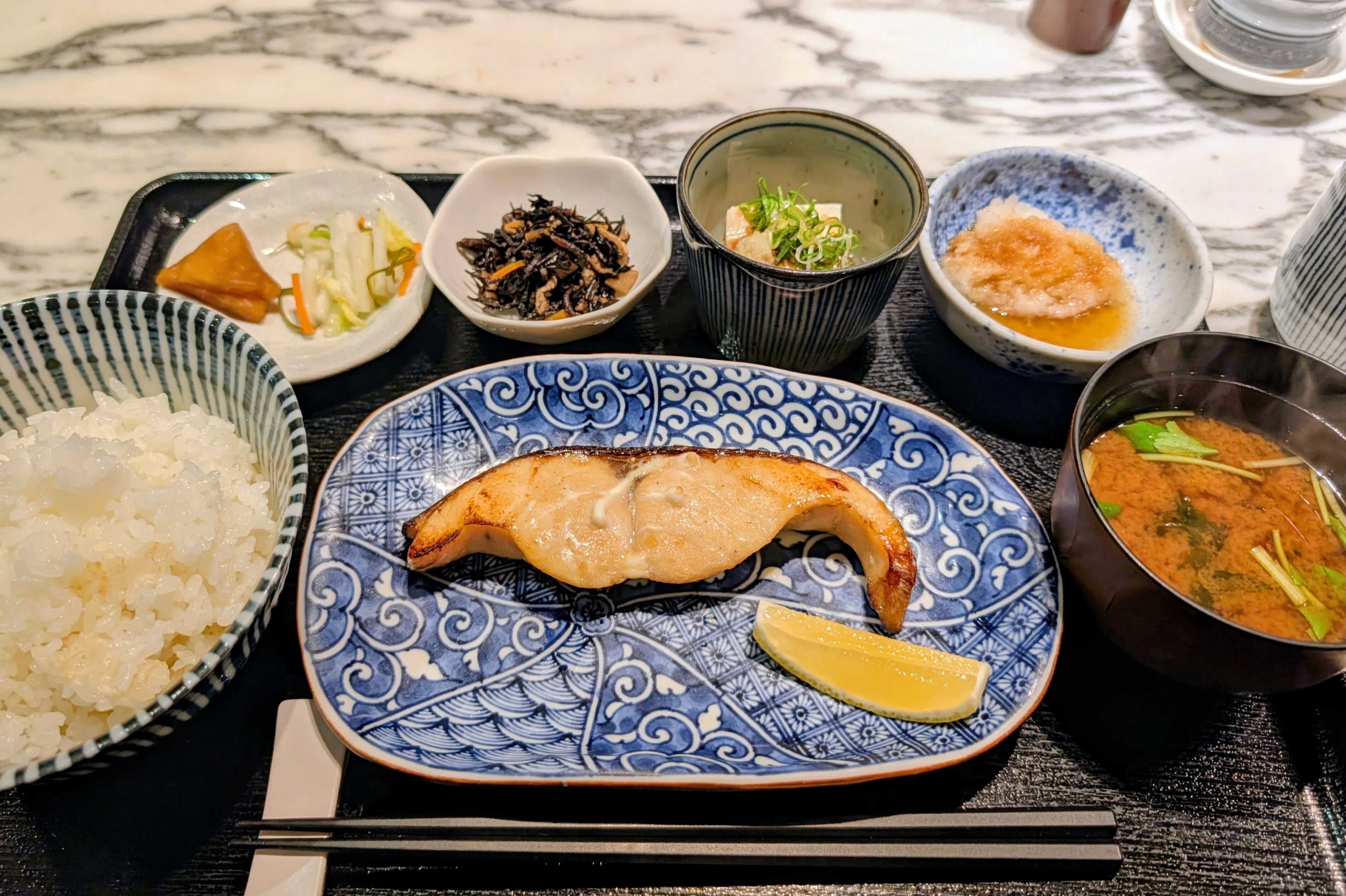 上質な和食ランチを／四ツ谷駅近くの「炭火魚 旬彩料理 坂本」｜菅野