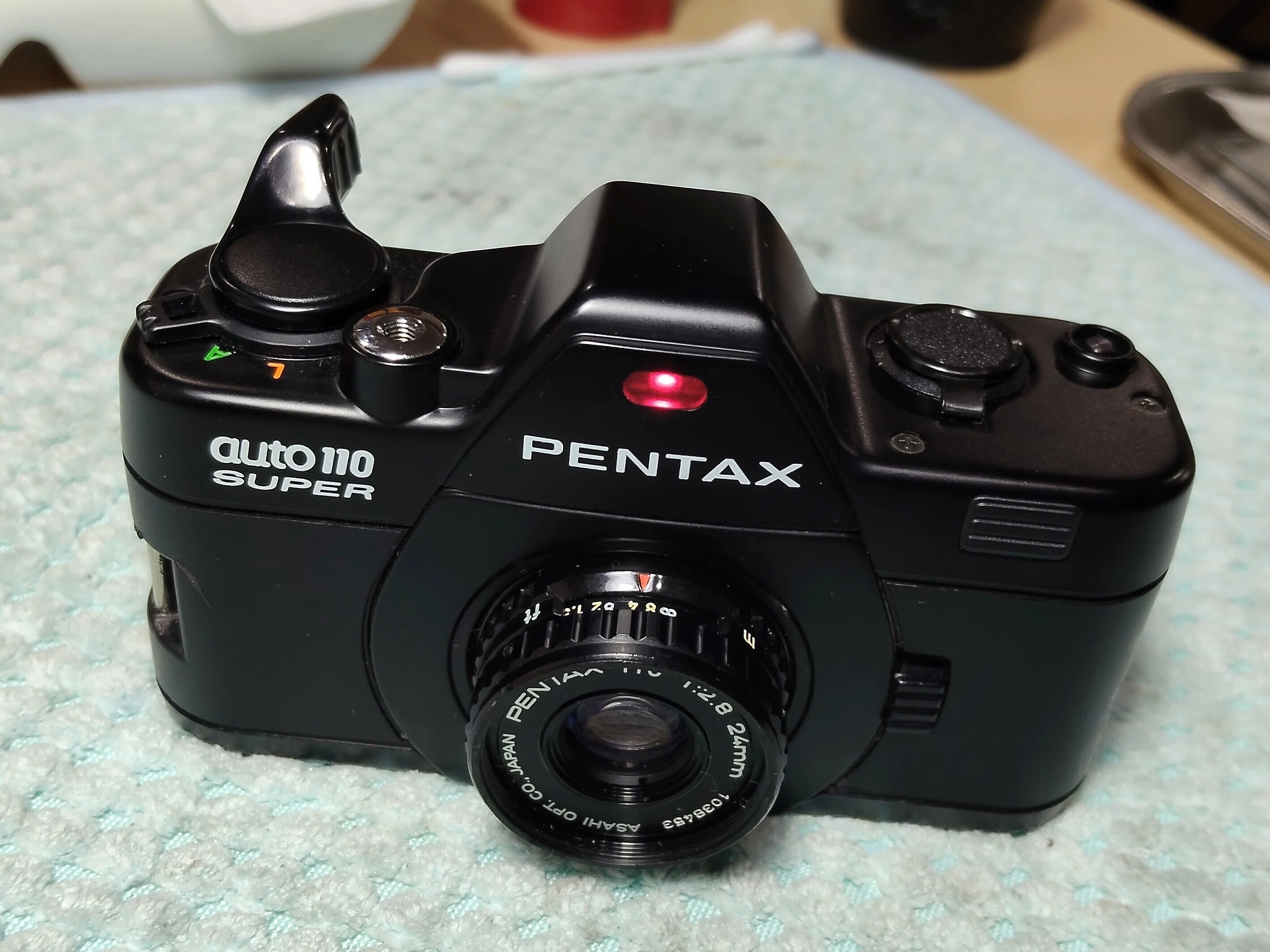PENTAX auto 110 レンジファインダーカメラ 動作確認済み Film Friday: Reviewing the Pentax Auto 110, a 'subminiature