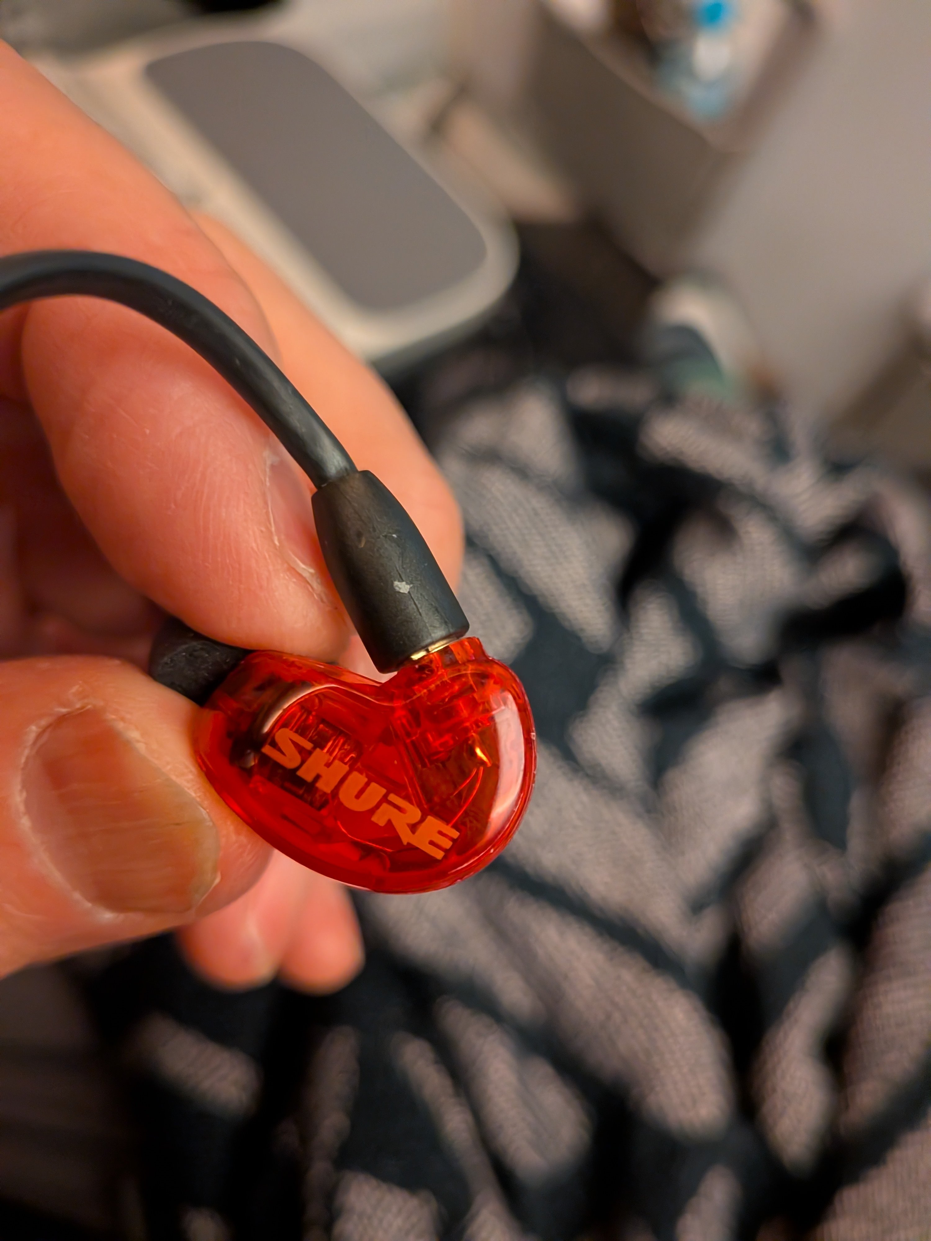 Shure SE215 （赤）｜高雄一史 (taka) ossu