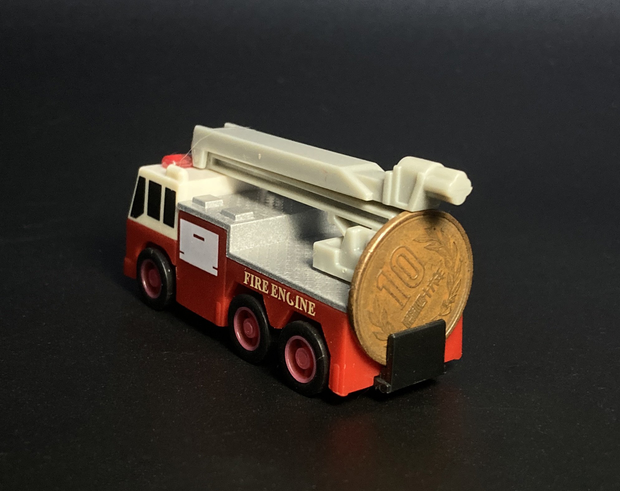 コンビニが宝島だった。コーヒーを買いに来たはずが、気づけば『消防車