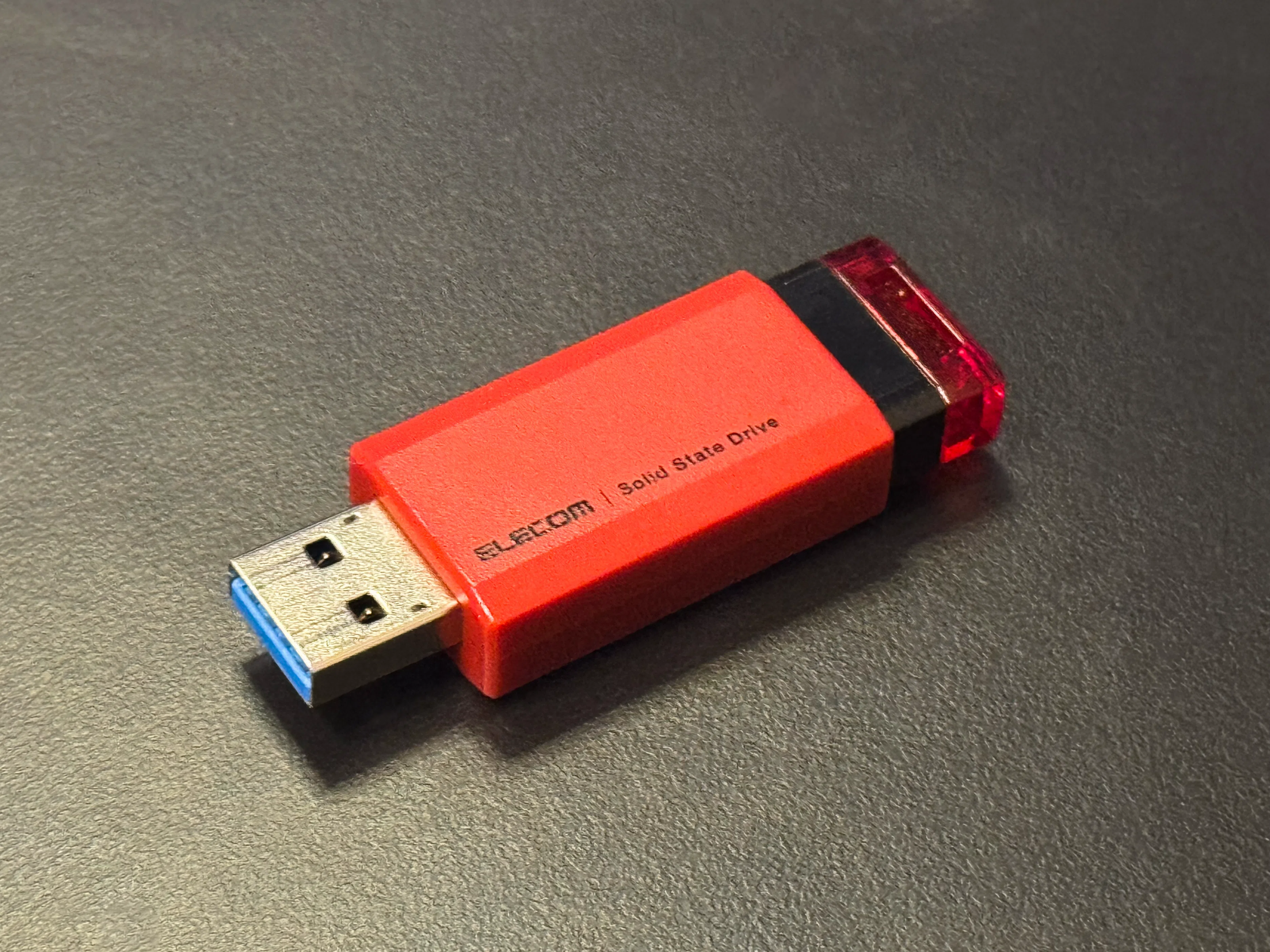 ✴️美品✴️すぐ使える✴️爆速SSD 256GB✴️メモリ8GB増設✴️Webカメラ 赤✴️ DJ】「SSDなら安心」は落とし穴。現場で音を止めないためのUSBメモリ