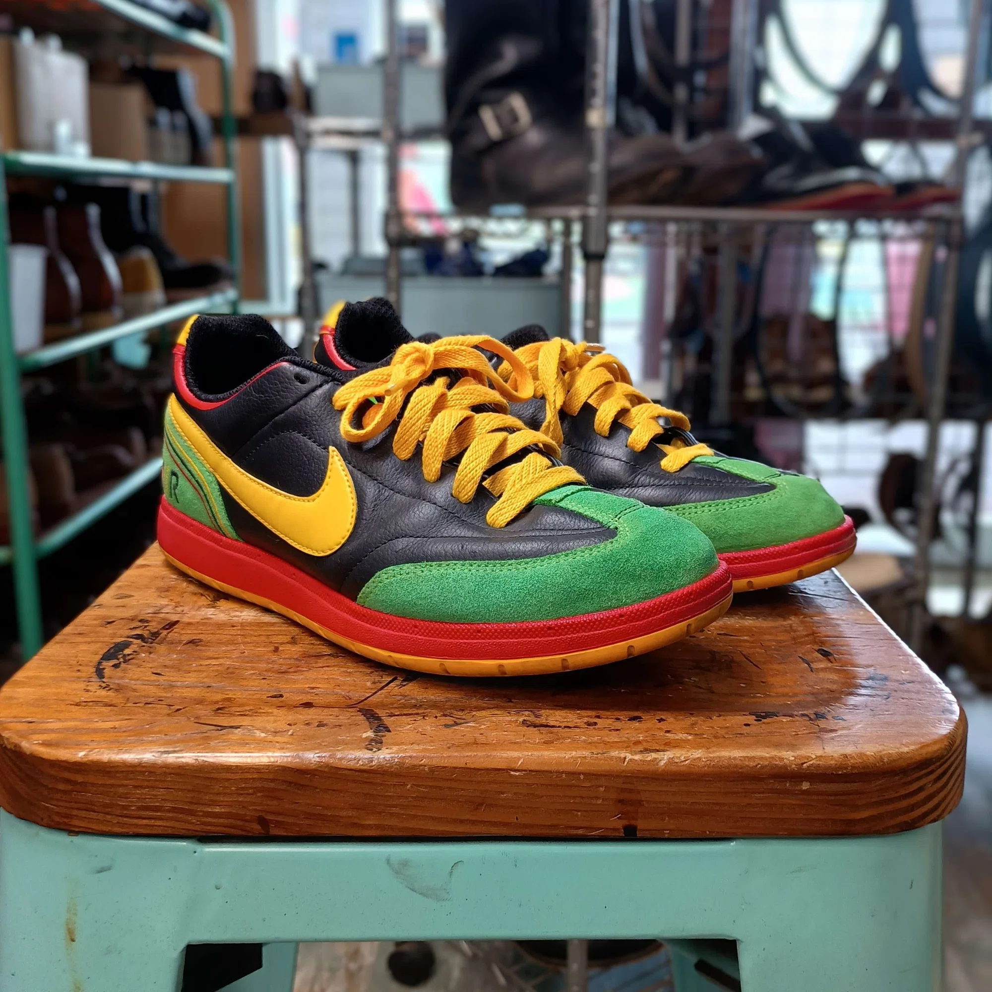 Reglue/Re-bonding Repair] Sole re-bonding for NIKE Tiempo｜CREA 
