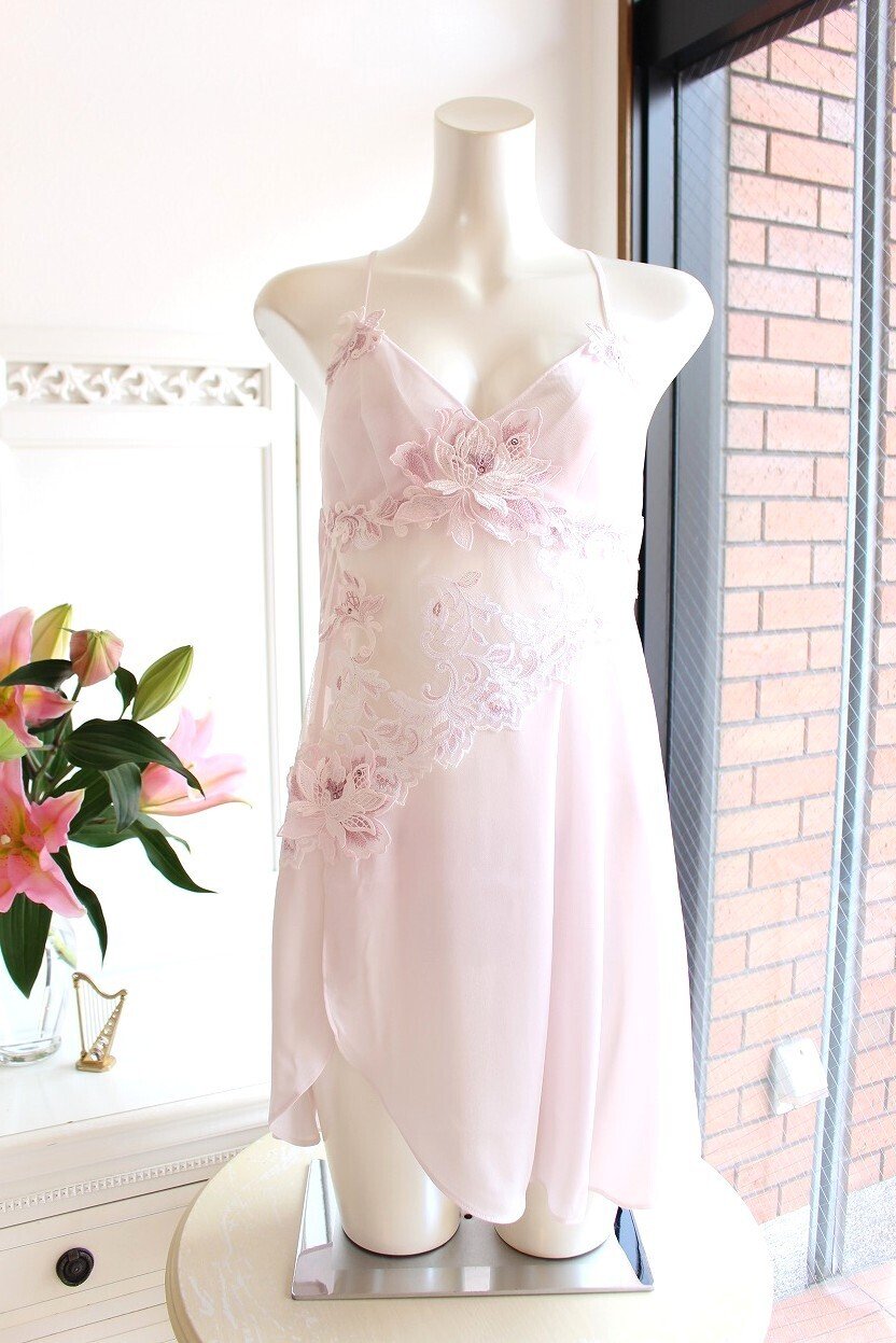 Vol.58｜― やわらかな優美さを纏う、彫刻のようなランジェリードレス