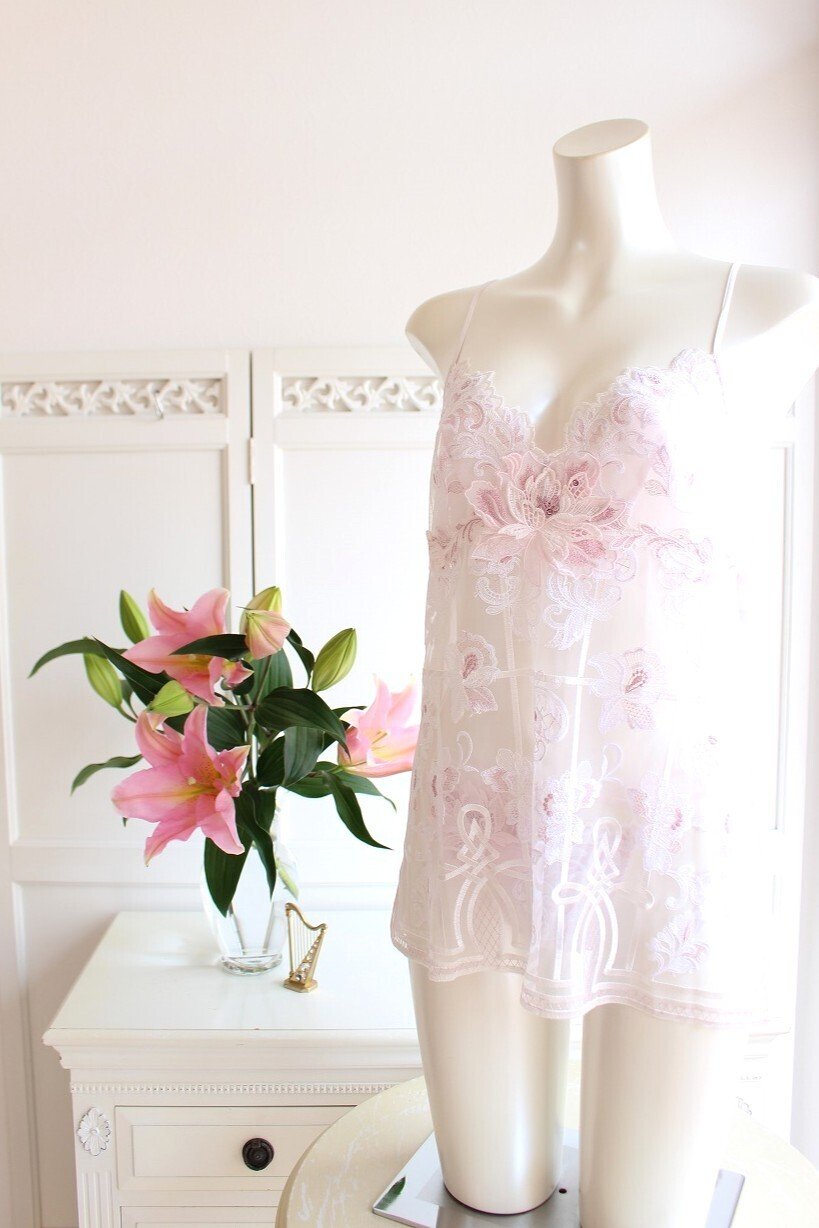 Vol.58｜― やわらかな優美さを纏う、彫刻のようなランジェリードレス