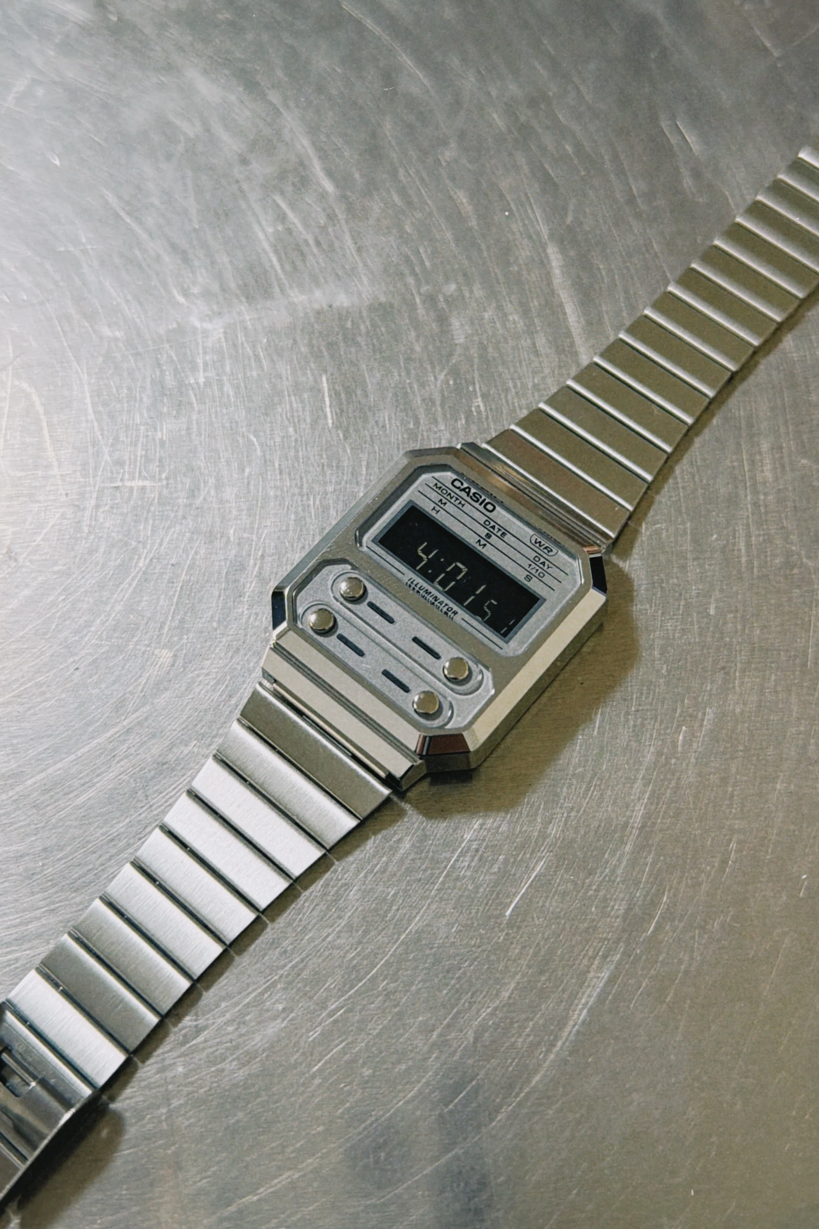 CASIO A100WE-7Bレビュー F-100復刻チプカシ｜かにログ