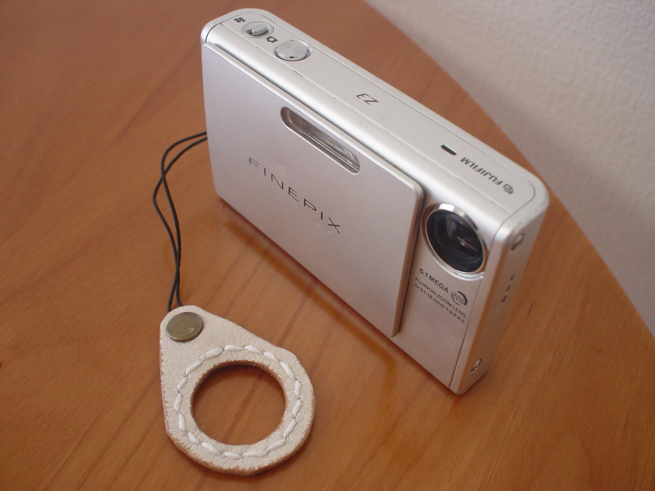 Cyber-shot DSC-F77 × FINEPIX Z3｜sou07(そう)