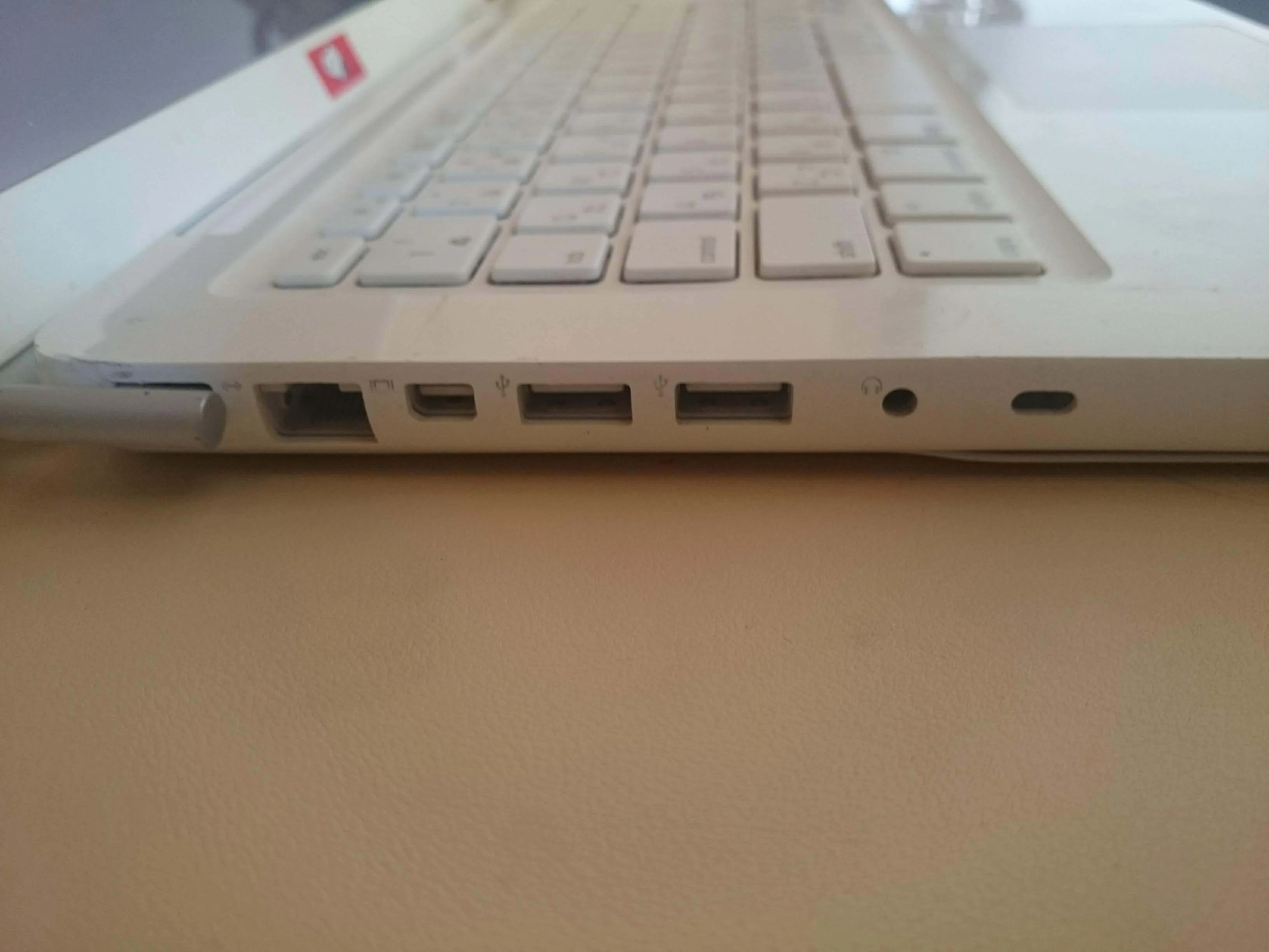 おすすめ!!Apple最後のポリカマック「MacBook Mid 2010」｜しのざき