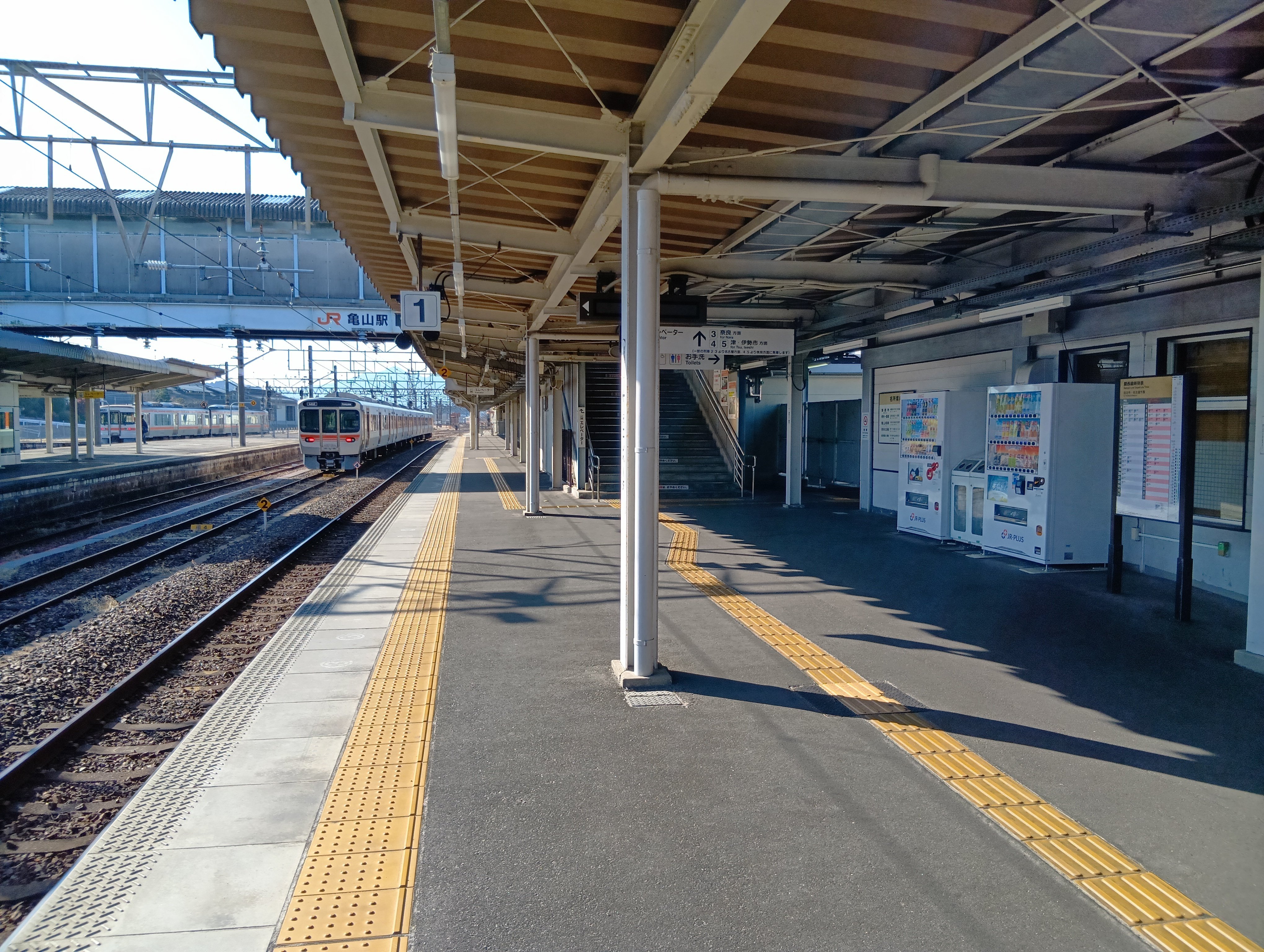 ちょっと新しくなったJR亀山駅｜Blue Train Blog by Masashi