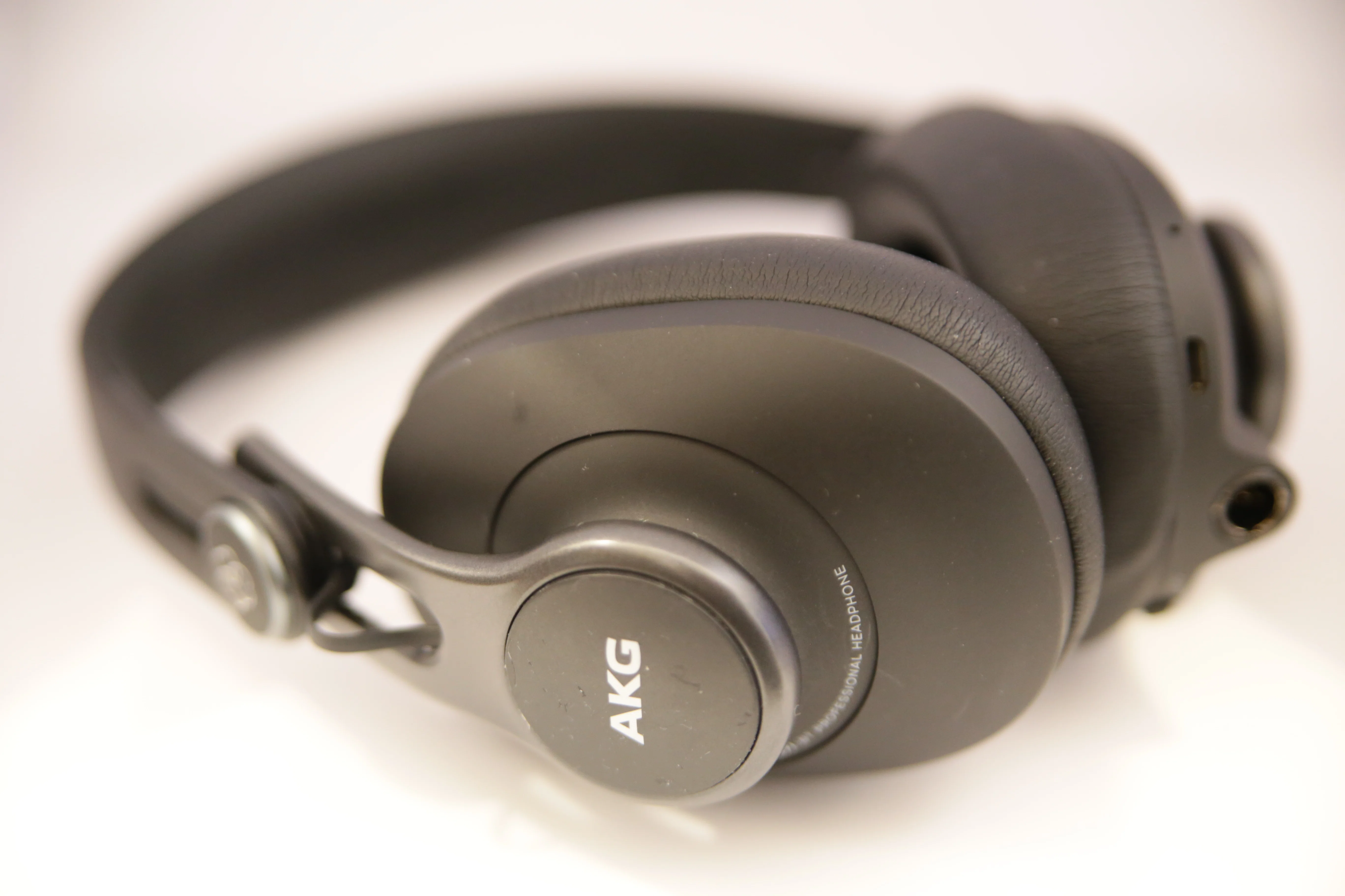すぐそこで歌ってる！声チカヘッドホン【AKG K371-BT-Y3】ヘッドホン