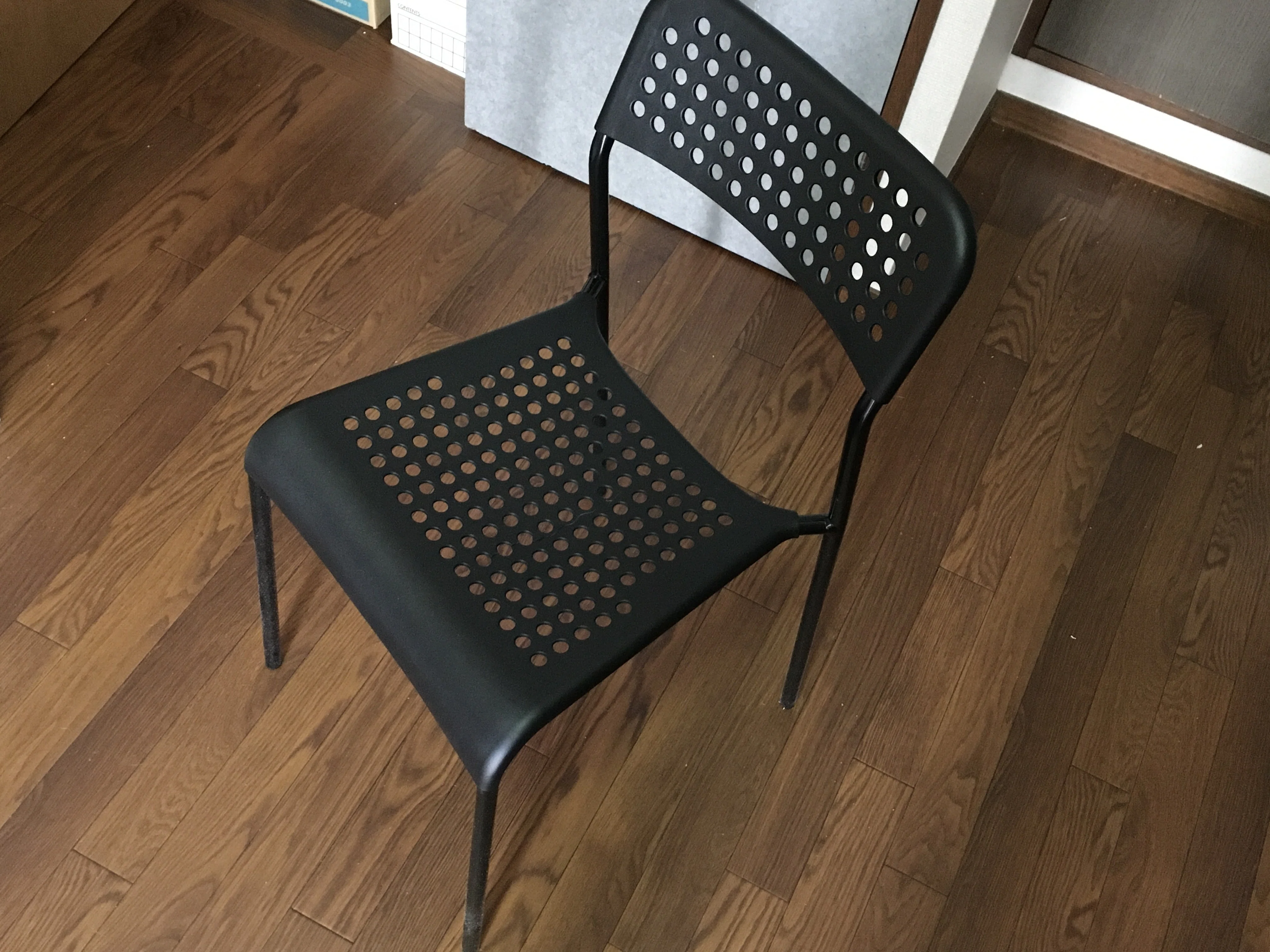 IKEA のダイニングチェアーが壊れた｜読書ナリ（dokushonary）