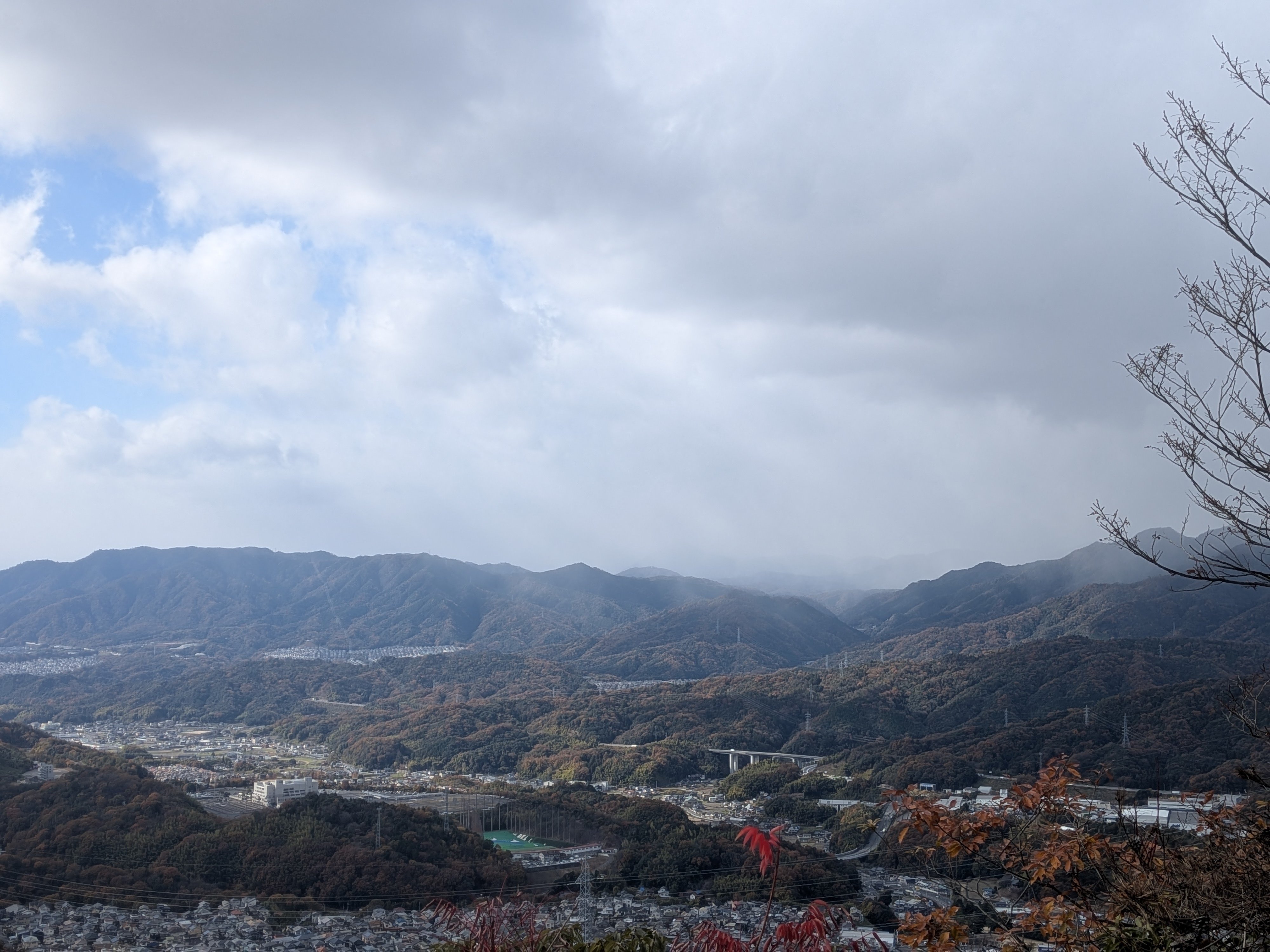 街から走って山の上へ。広島市街を一望する「大茶臼山・展望岩」の贅沢