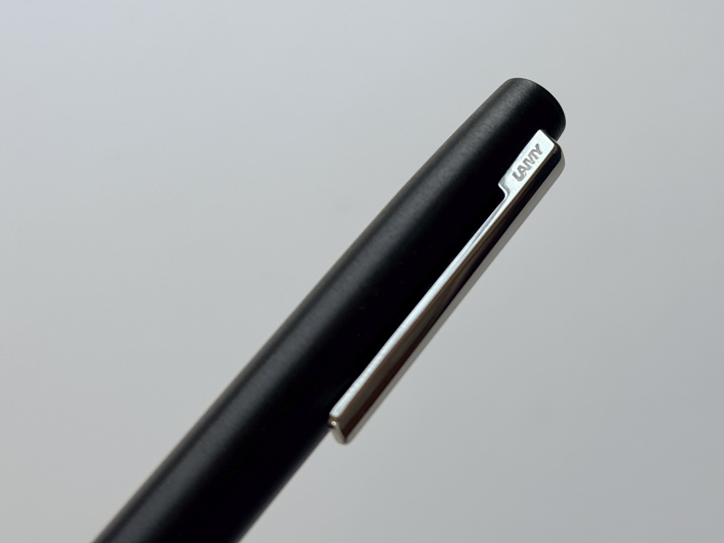 圧倒的素直属性】LAMY aion ブラック (油性ボールペン)偏見レビュー｜Tola