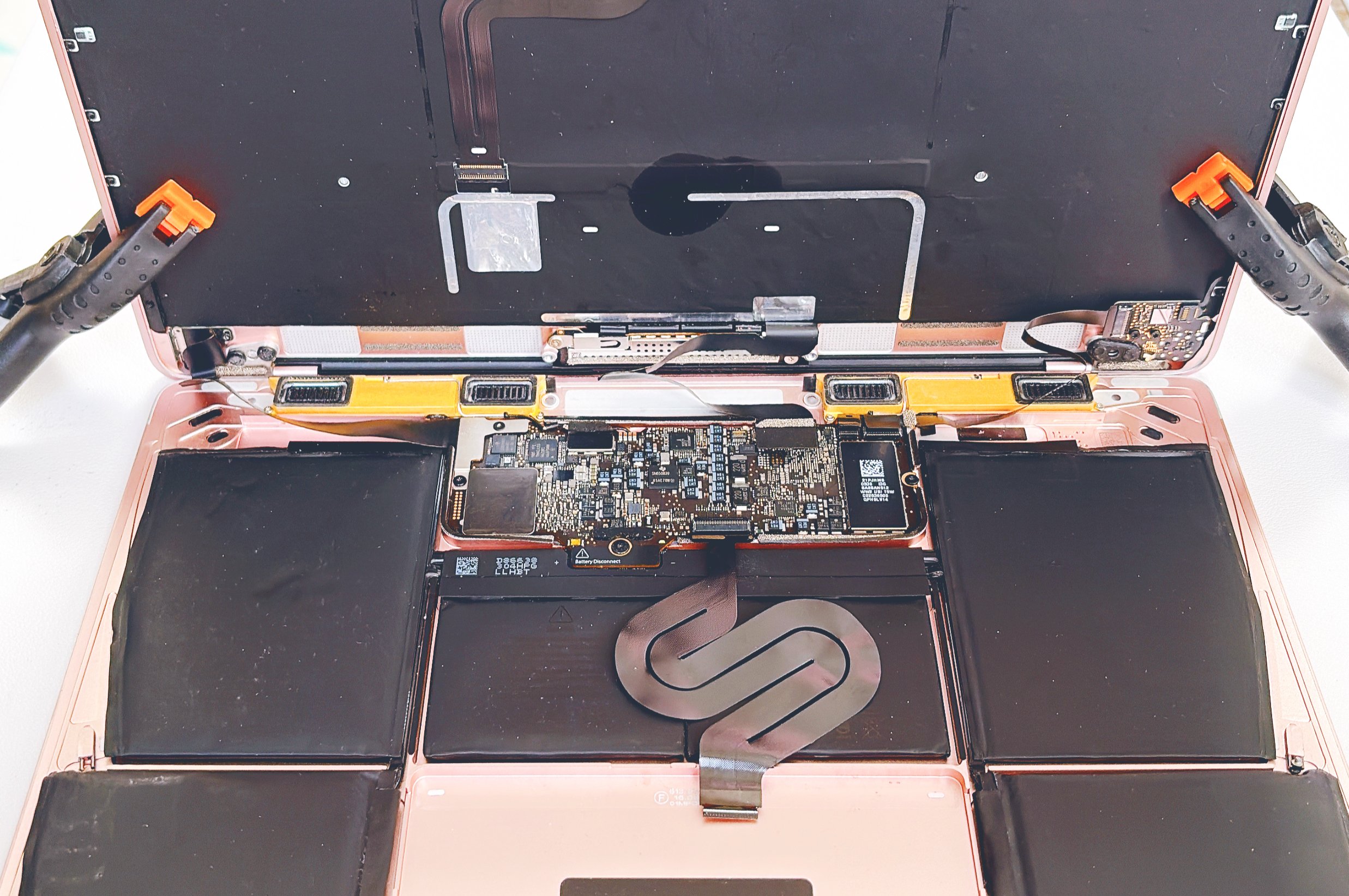 Macbook分解してみた｜Dapinko