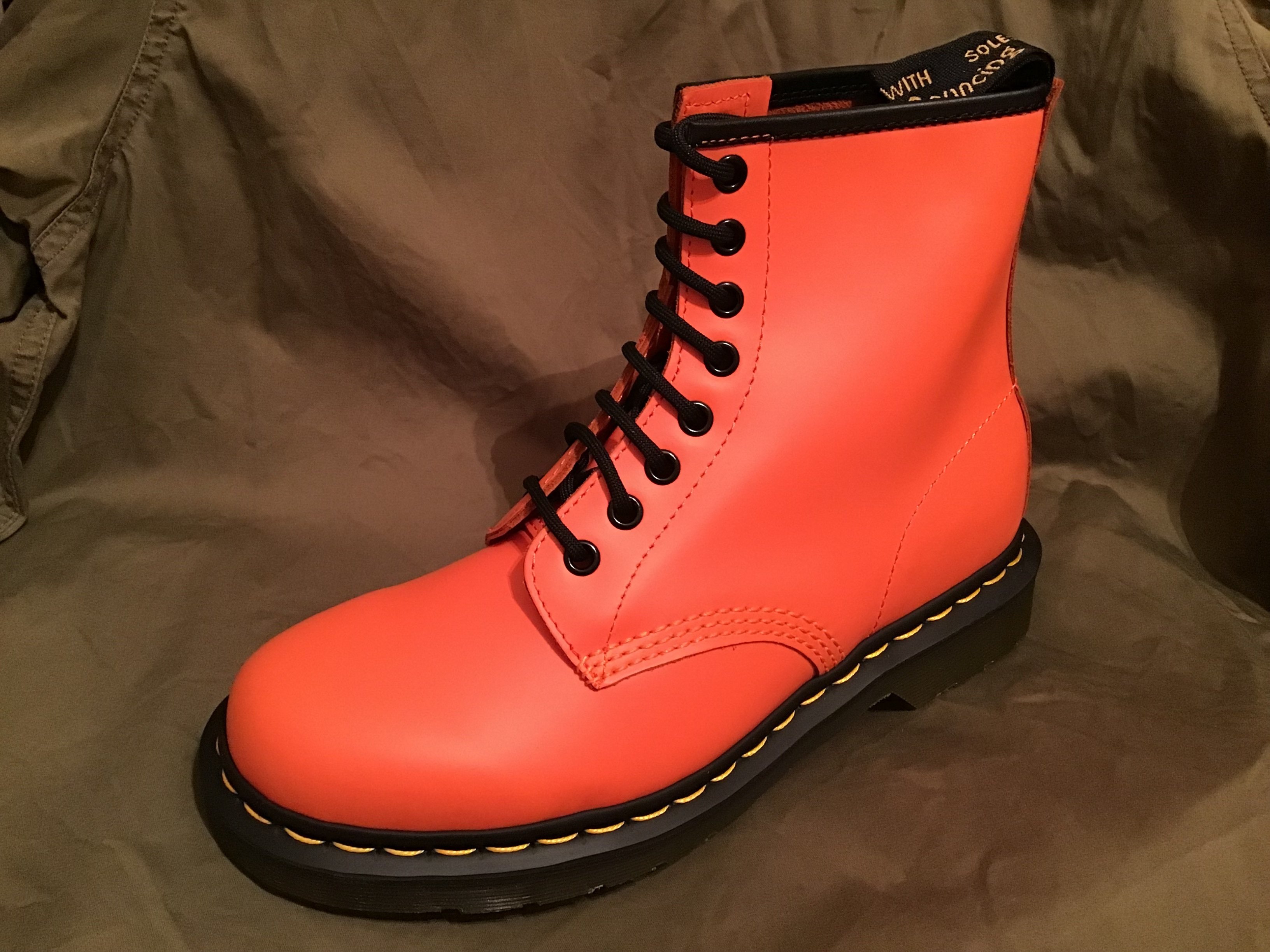 AirWair #22｜ひまな犬・ナグ