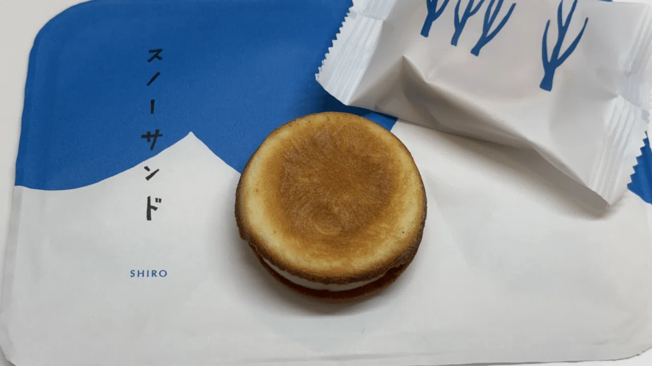 SNOWSスノーサンド白と黒の違いは？2種類を実食徹底比較【味・甘さ